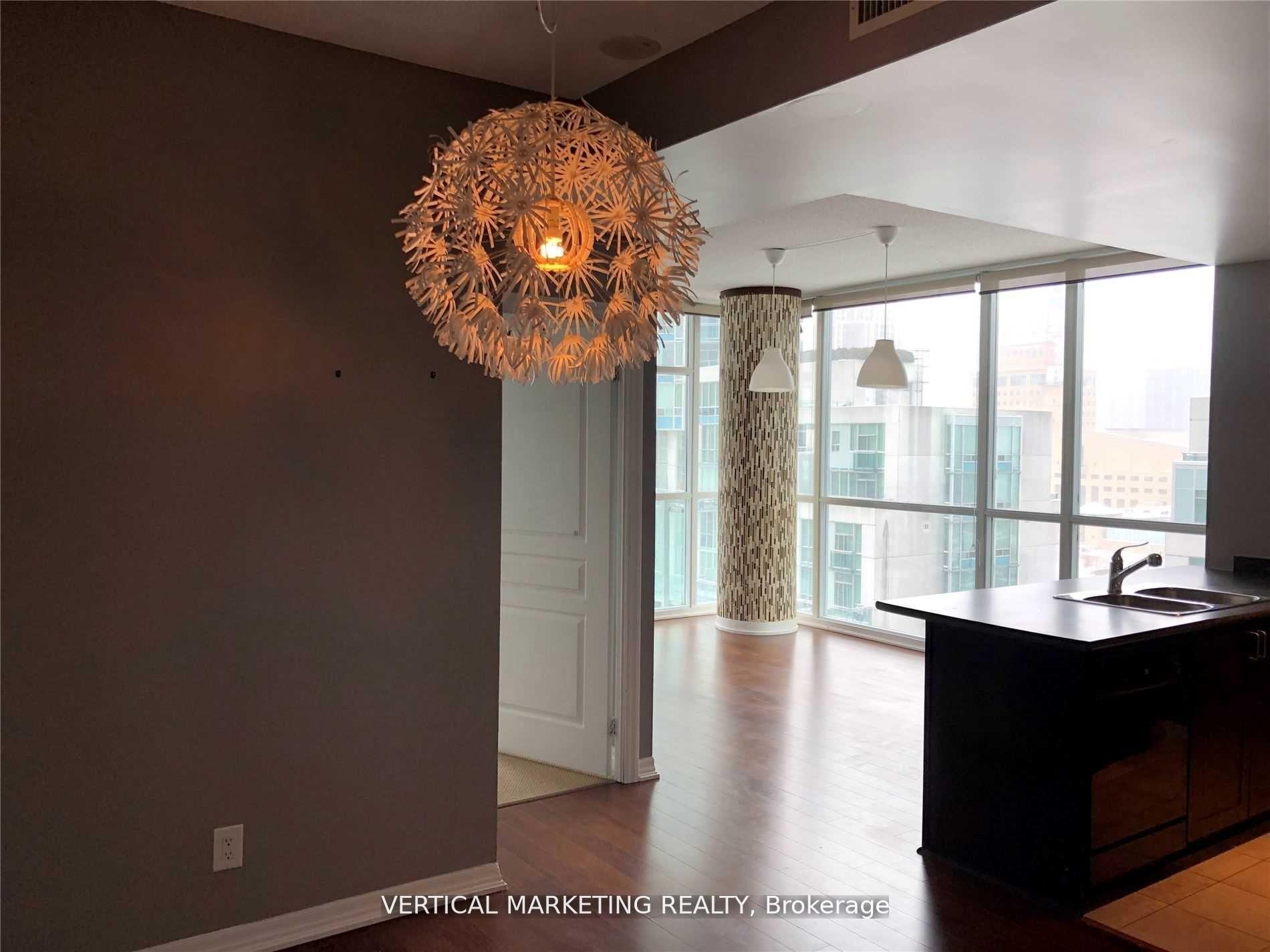 2 Bedrooms Condo at 223 Webb, Mississauga For sale