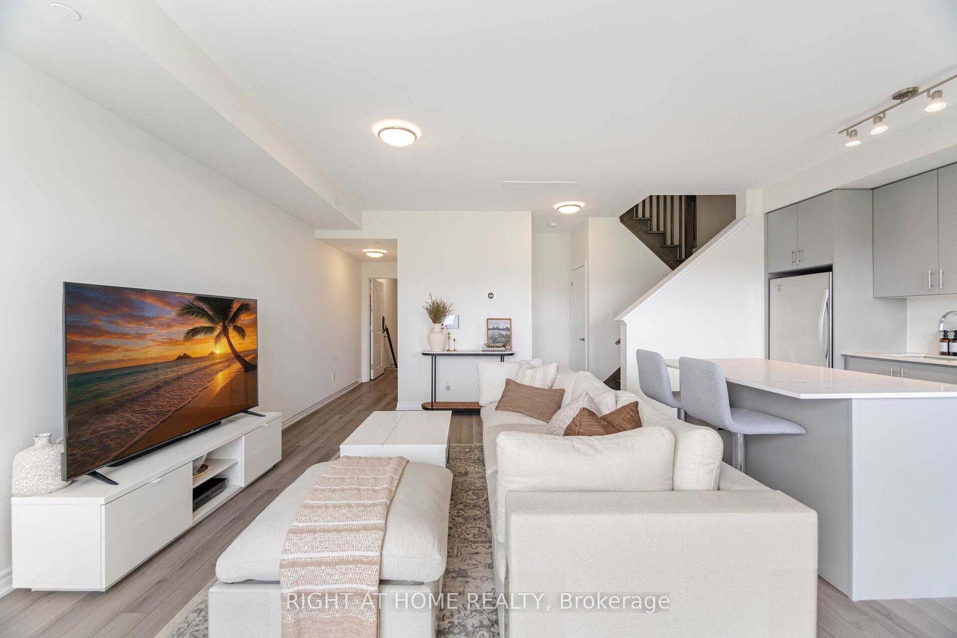2 Bedrooms Condo at 349 Wheat Boom, Oakville For sale