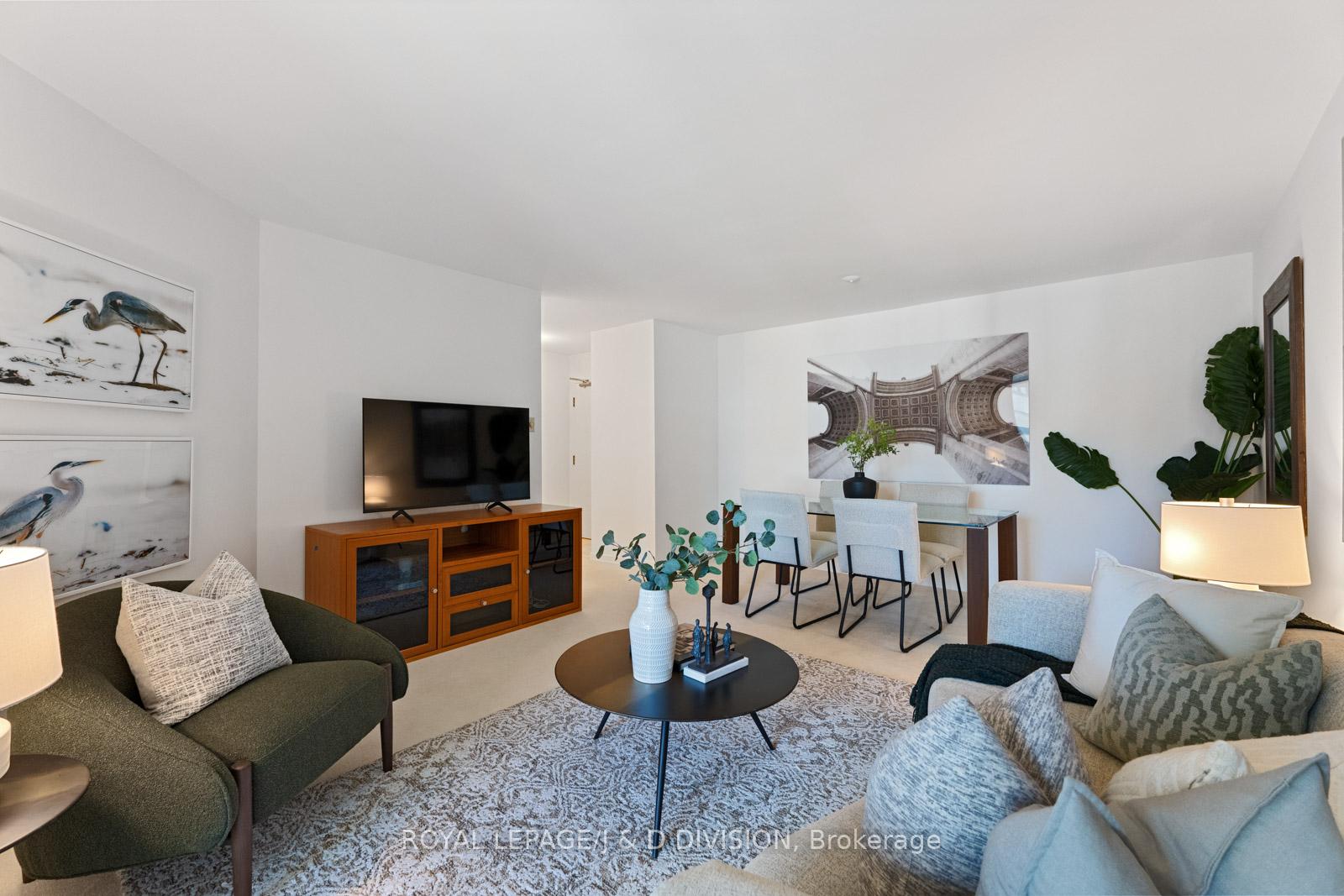 2 Bedrooms Condo at 25 Maitland,  Toronto For sale