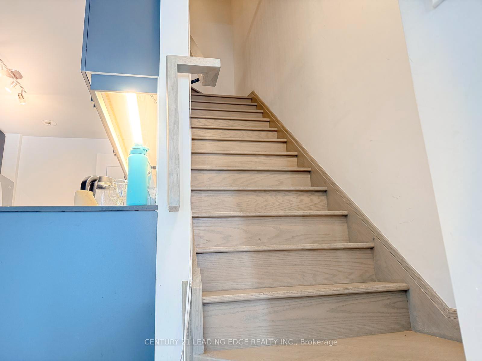 4 Bedrooms Condo at 1050 Portage,  Vaughan For sale