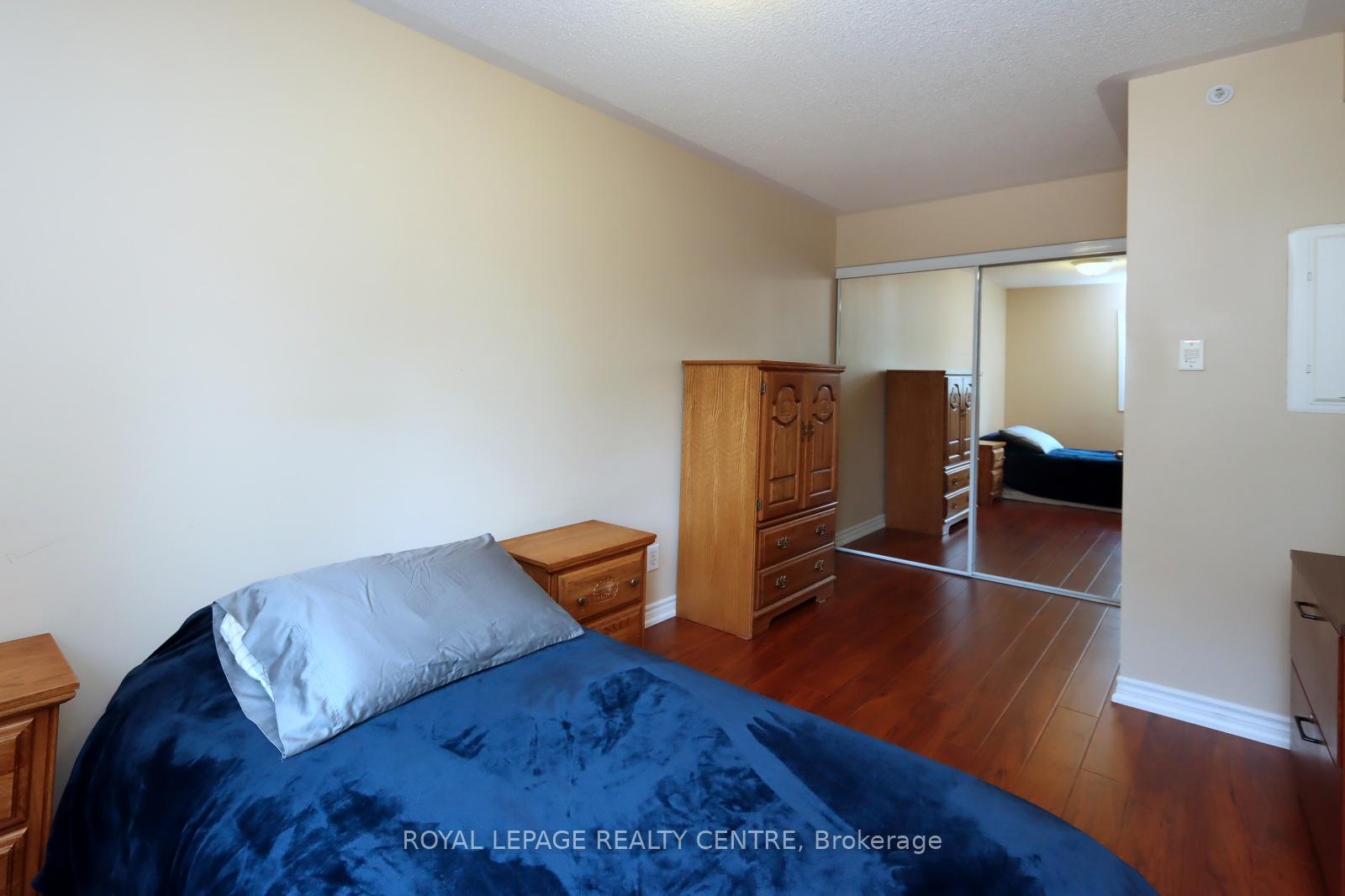 2 Bedrooms Condo at 5100 Winston Churchill, Mississauga For sale