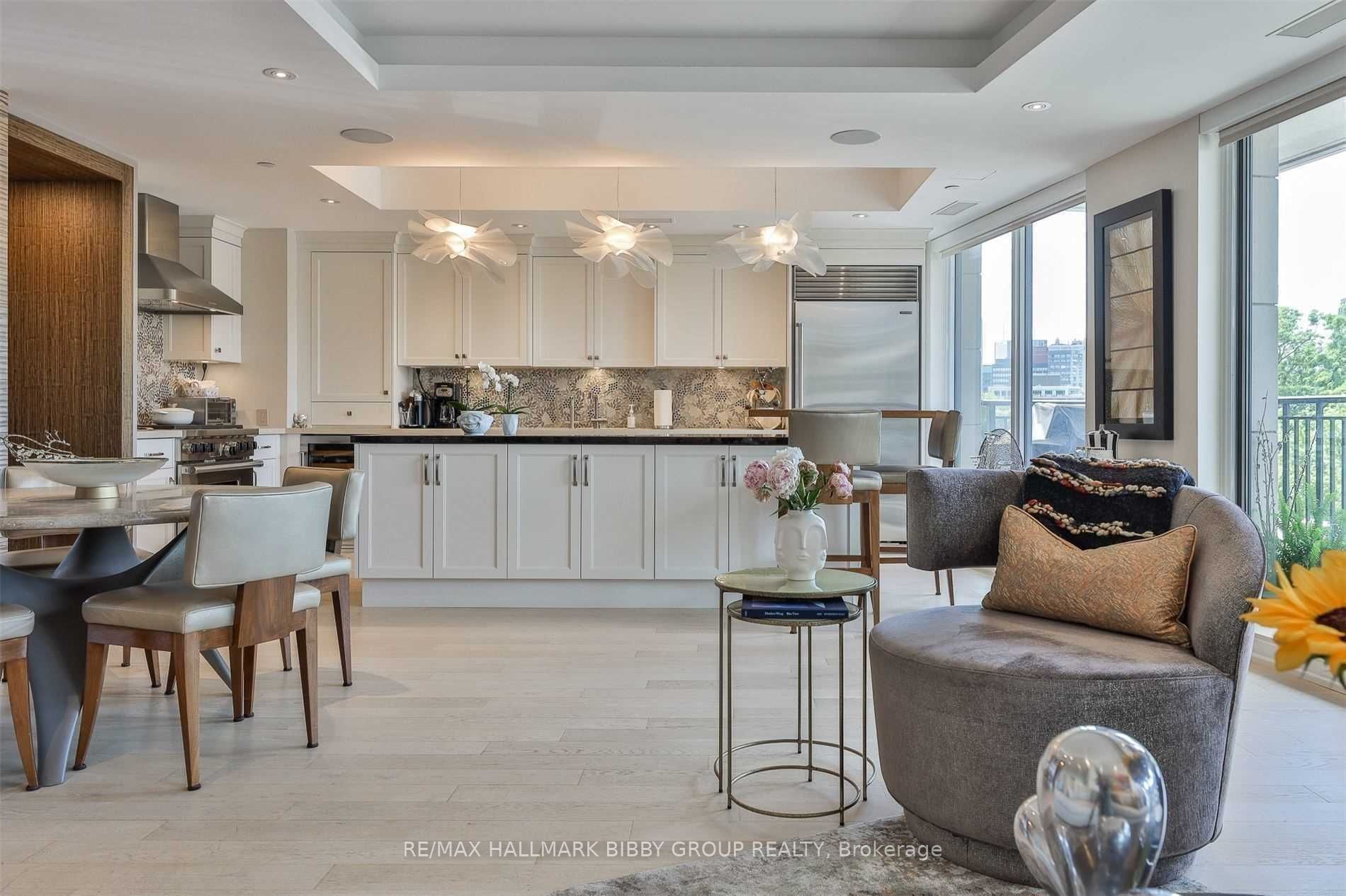 3 Bedrooms Condo at 181 Davenport,  Toronto For sale
