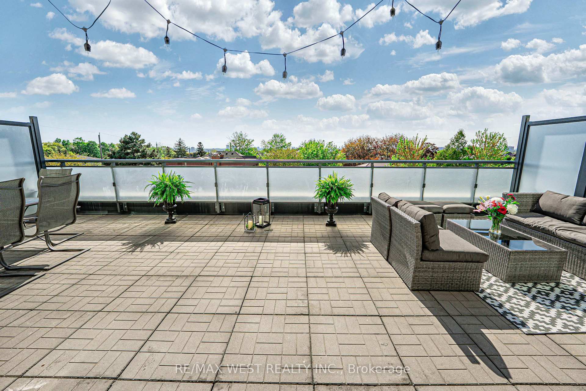 2 Bedrooms Condo at 2522 Keele, Toronto For sale