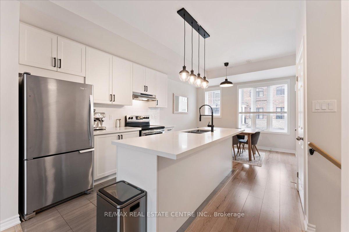 2 Bedrooms Condo at 219 Dundas, Hamilton For sale