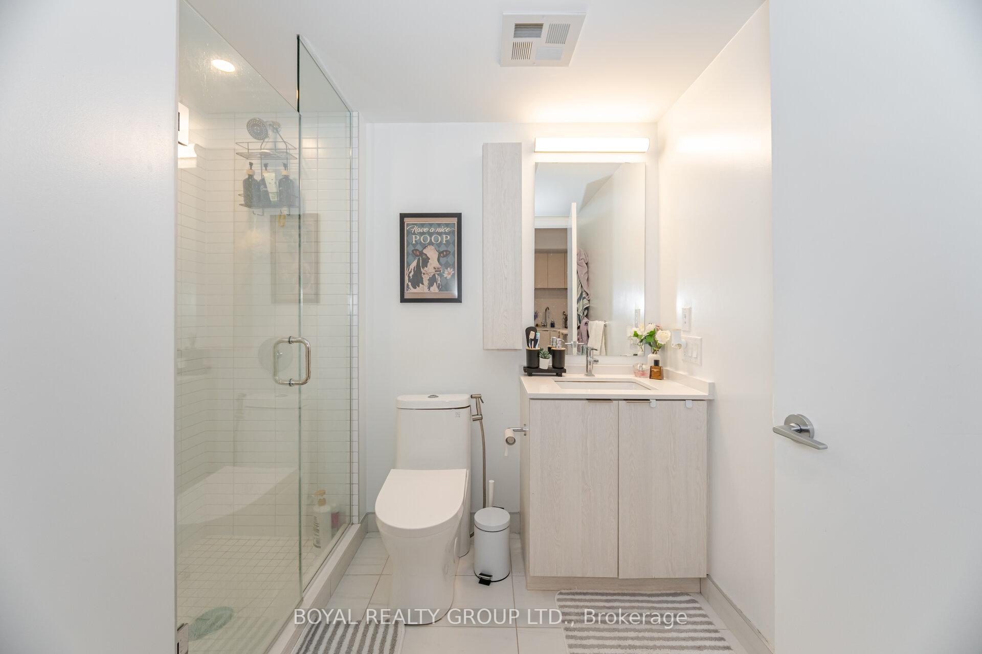 2 Bedrooms Condo at 86 Dundas, Mississauga For sale