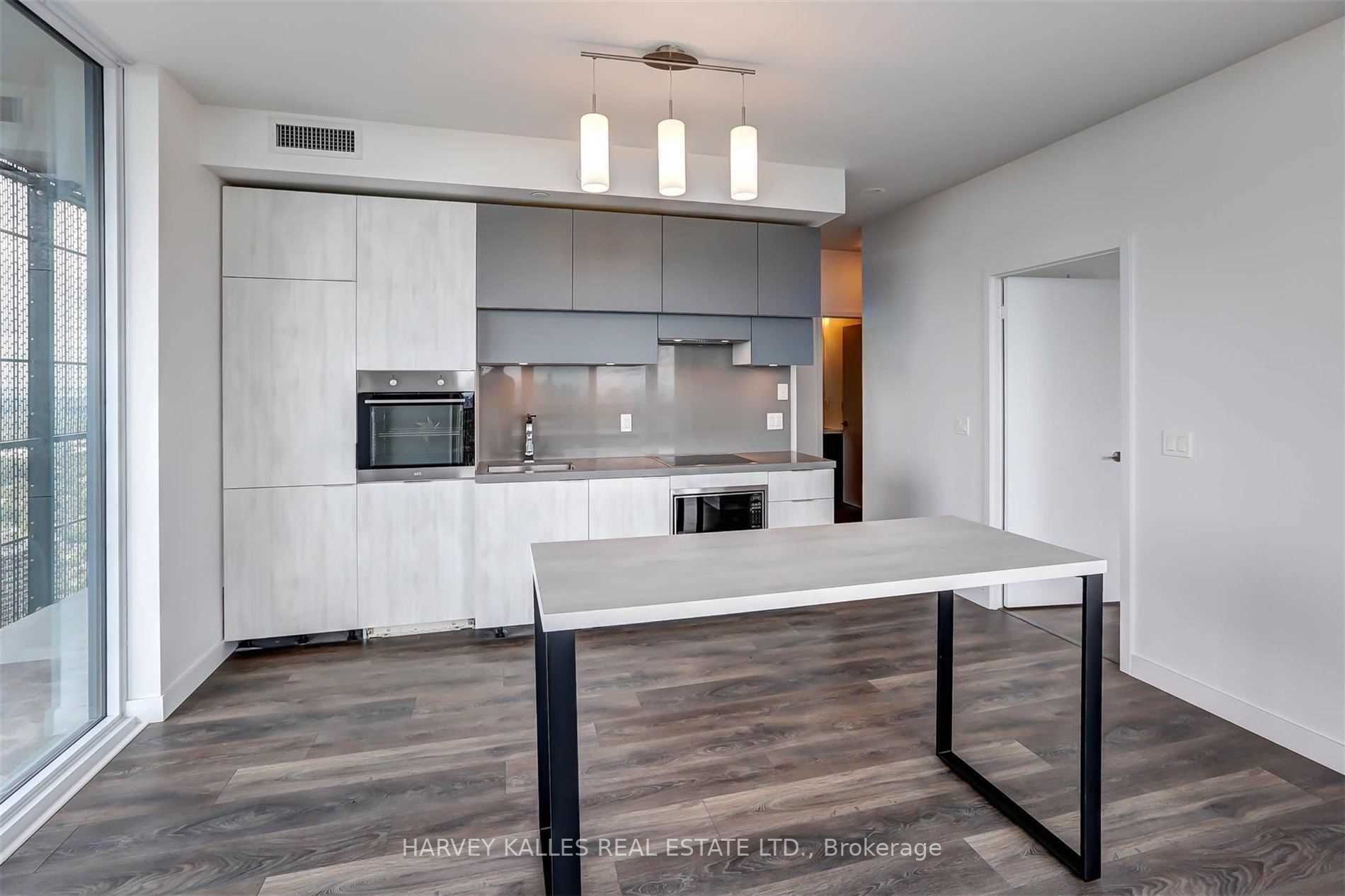 8 Eglinton Avenue E 5202