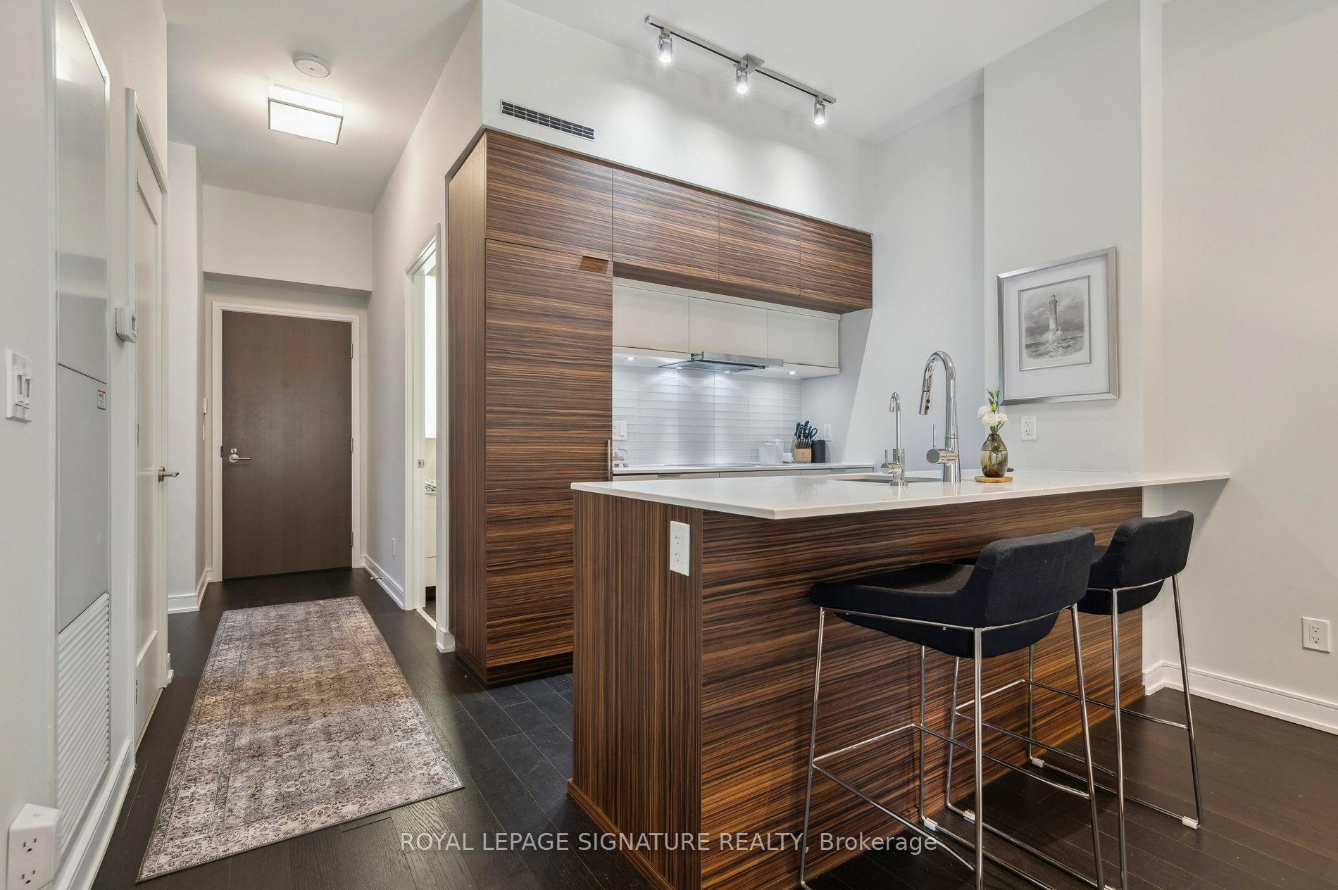 2 Bedrooms Condo at 88 Scott, Toronto For sale