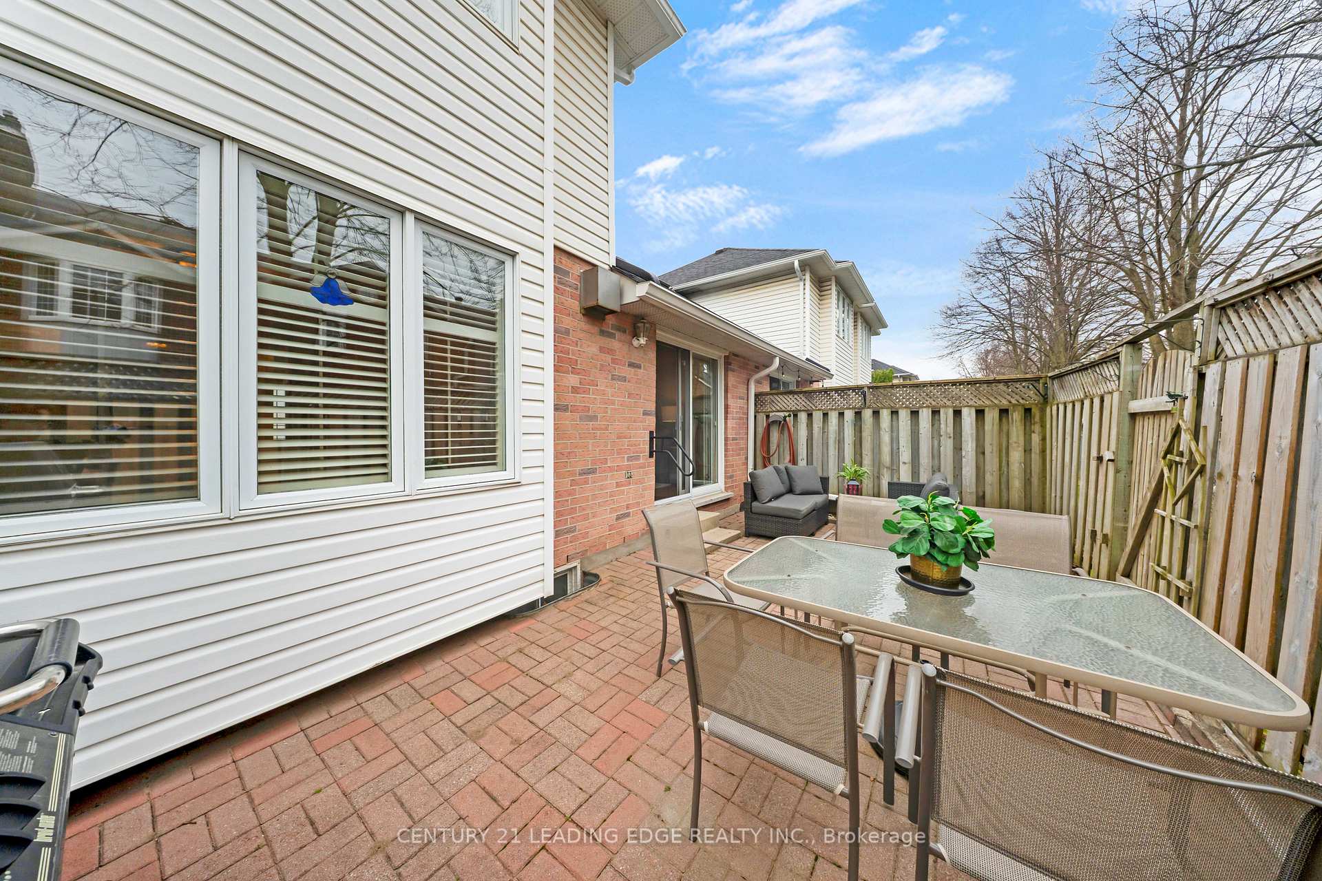 3 Bedrooms Condo at 2435 Woodward,  Burlington For sale