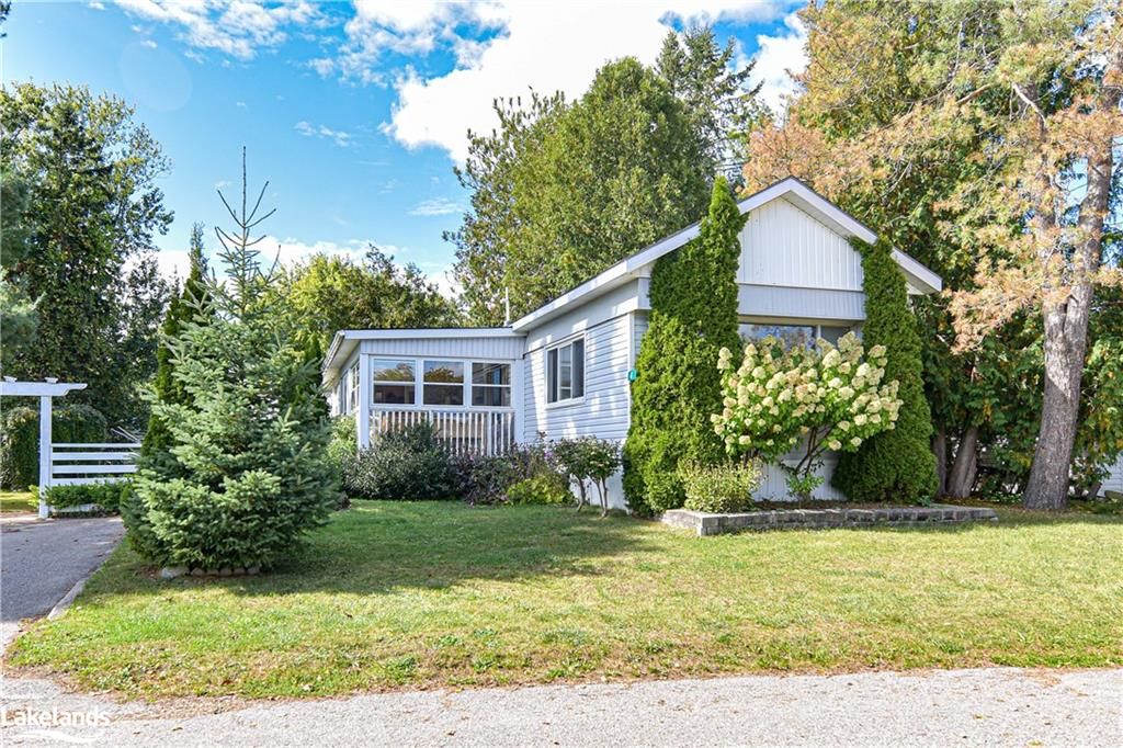 4 MUIR Drive Oro-Medonte Ontario L3V 6H1