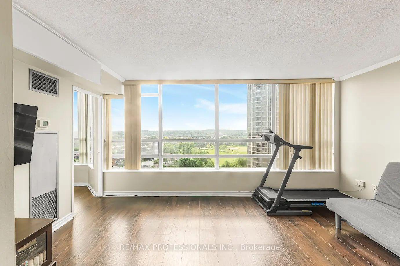 2 Bedrooms Condo at 50 Kingsbridge Garden, Mississauga For sale
