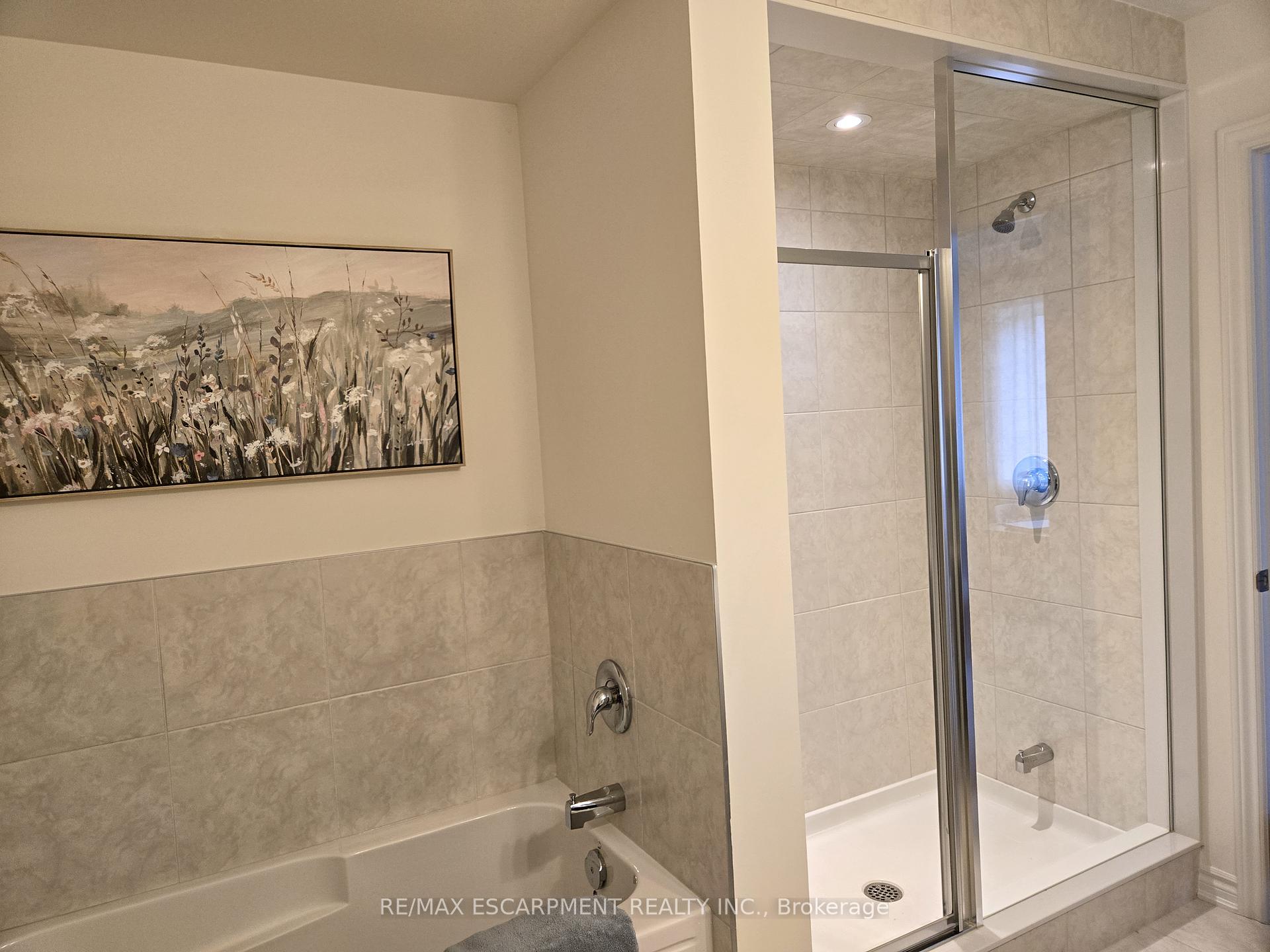 3 Bedrooms Condo at 305 Garner, Hamilton For sale