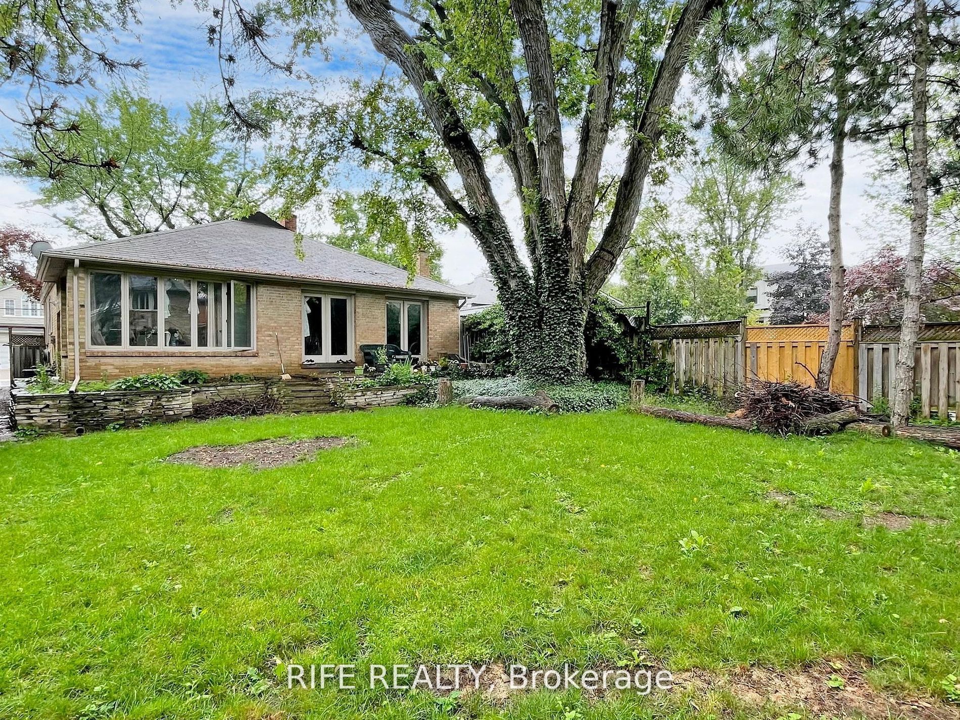 298 Empress Avenue, Toronto, ON M2N 3V4