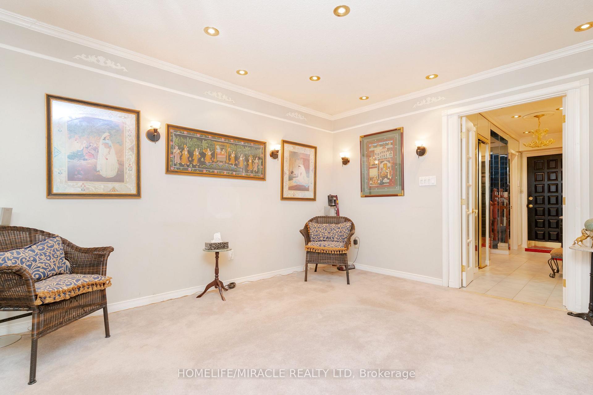 4 Bedrooms Condo at 50 Blackwell, Toronto For sale