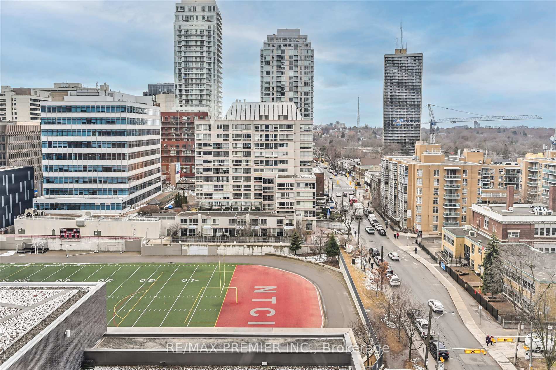 3 Bedrooms Condo at 25 Broadway, Toronto For sale