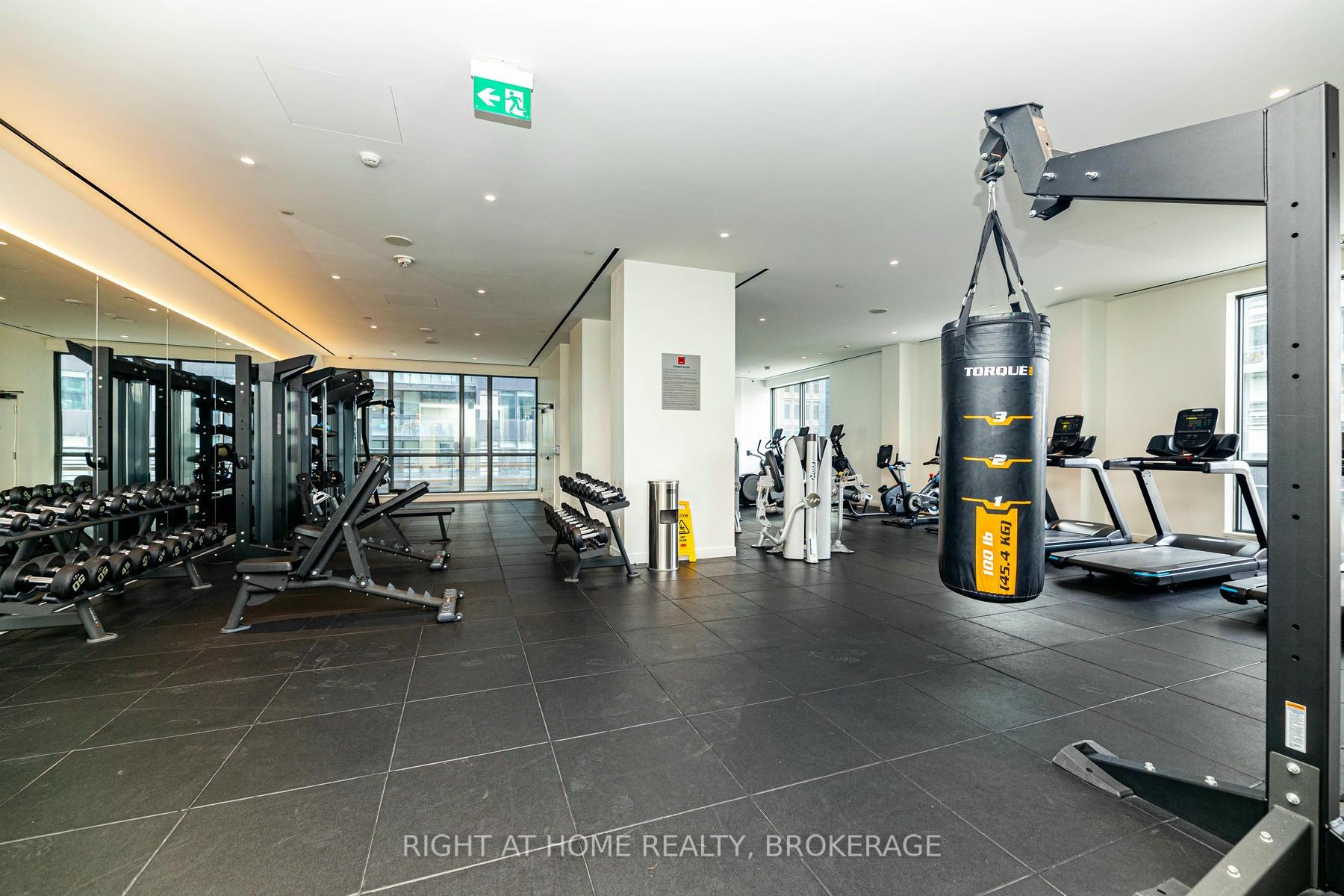 2 Bedrooms Condo at 39 Roehampton, Toronto For sale
