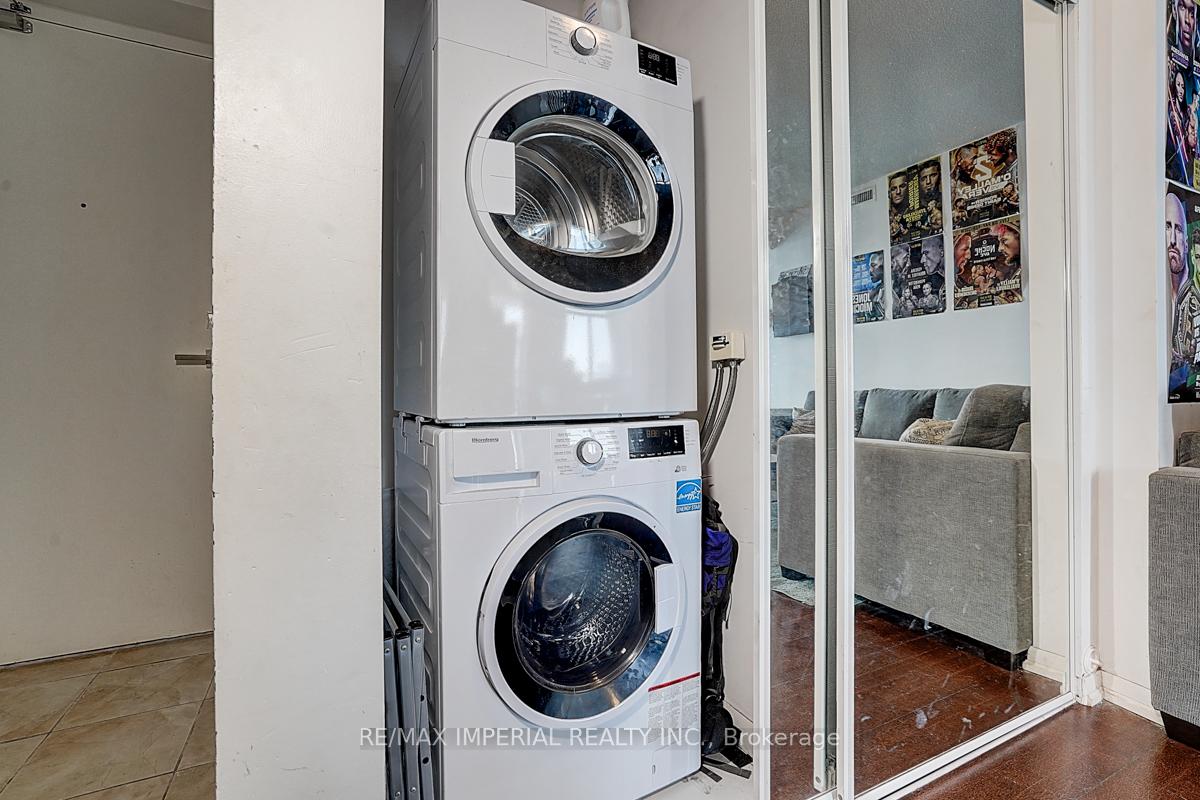 4 Bedrooms Condo at 832 Bay, Toronto For sale