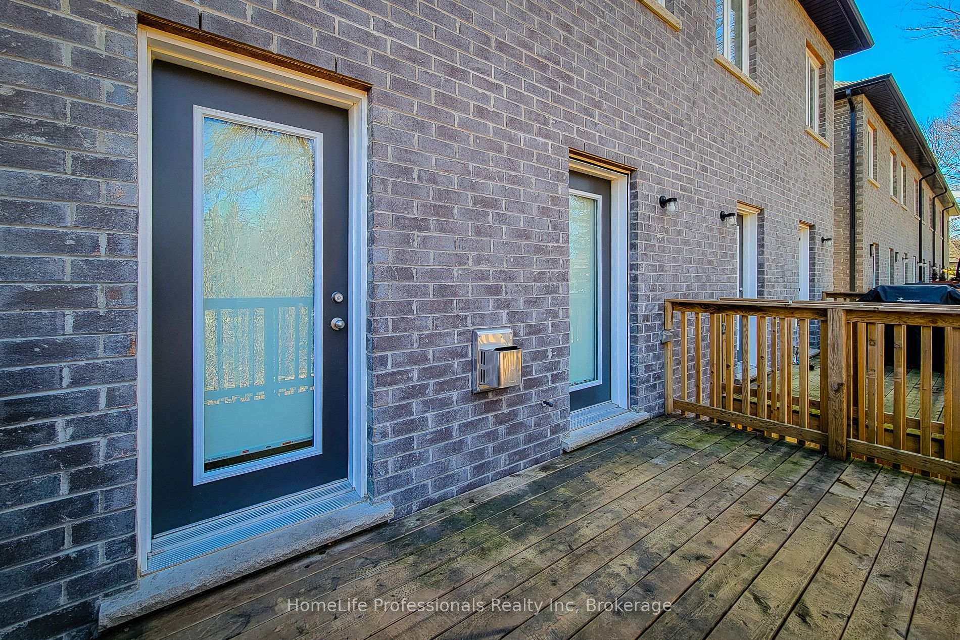 3 Bedrooms Condo at 111 Wilson, Hamilton For sale