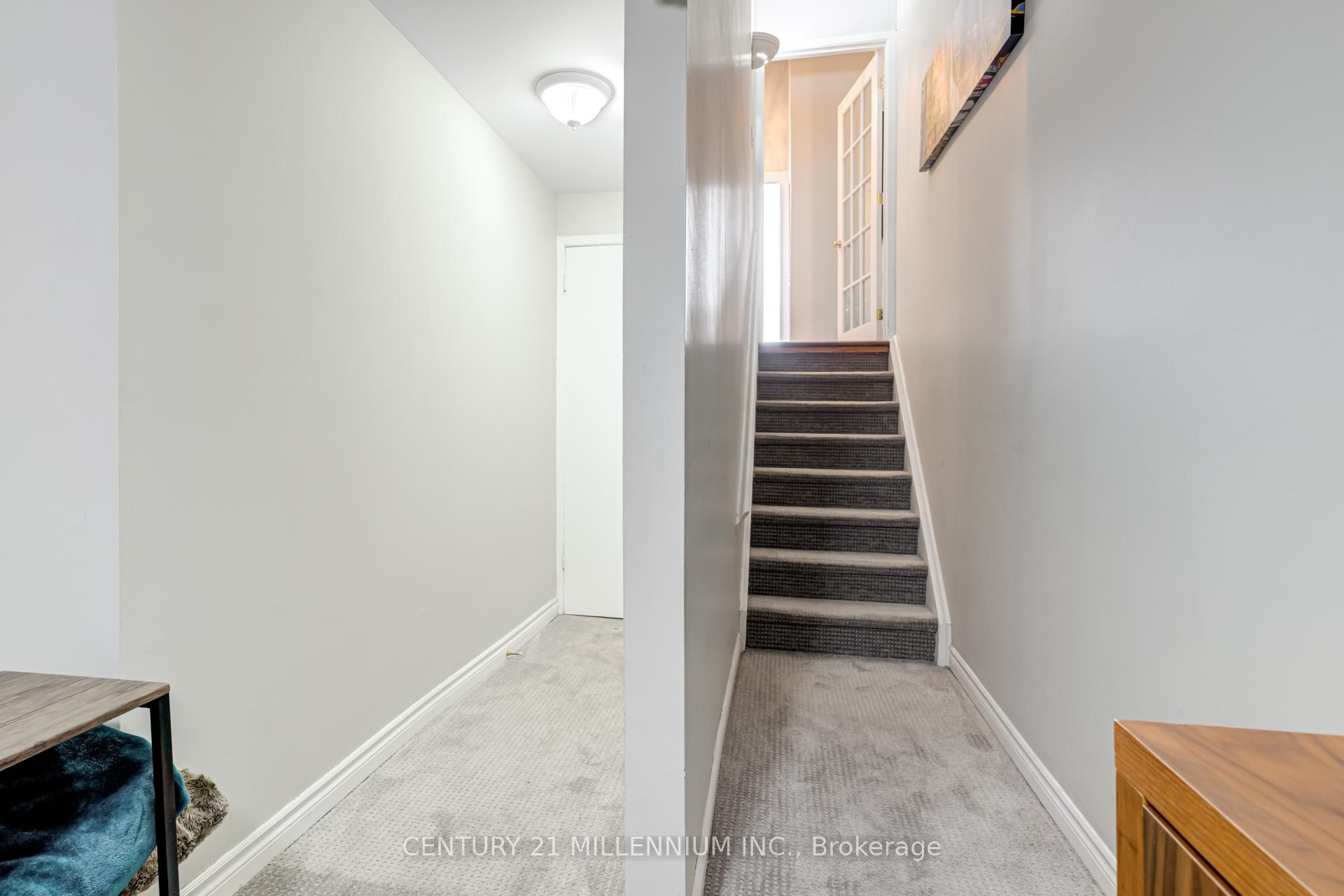 3 Bedrooms Condo at 1536 Sixth, Oakville For sale