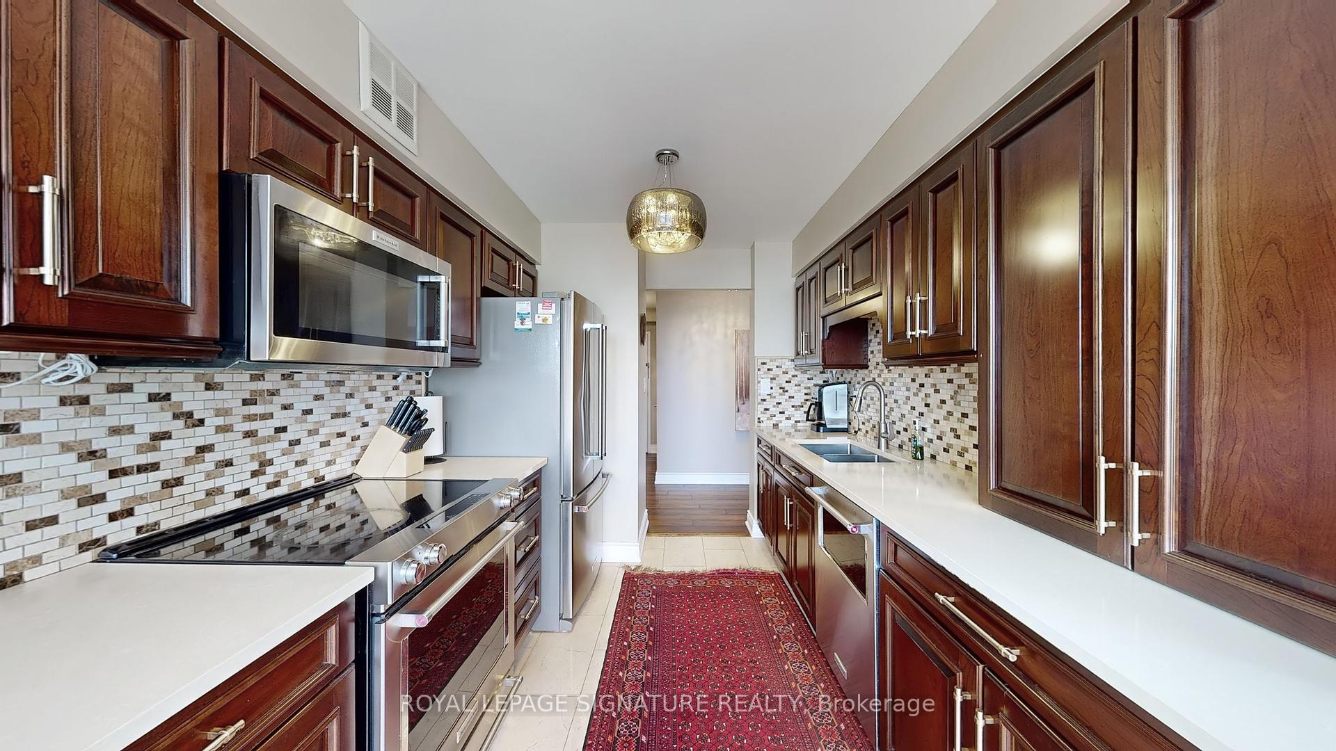 2 Bedrooms Condo at 3605 Kariya, Mississauga For sale