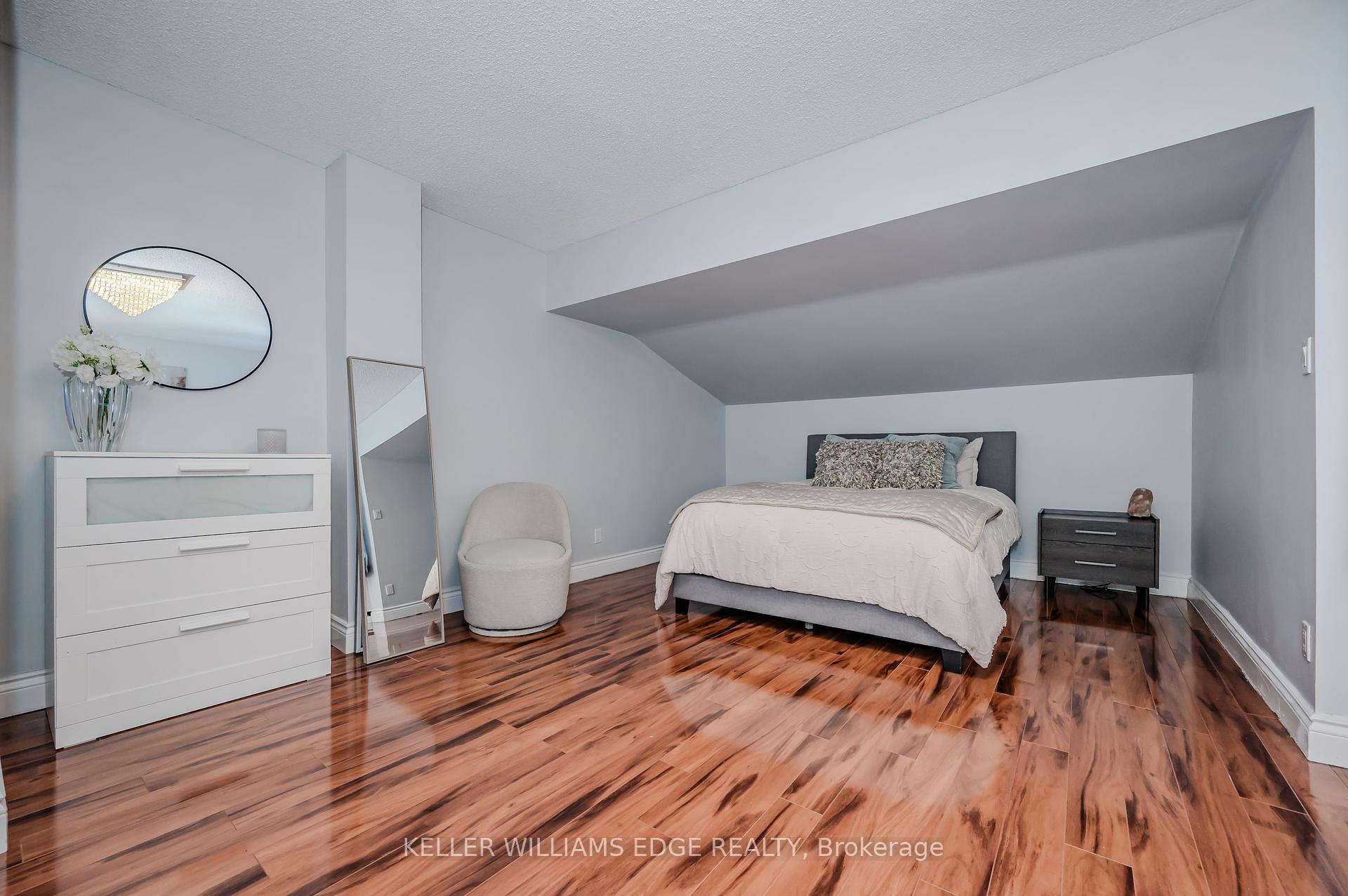 3 Bedrooms Condo at 1000 Cedarglen, Mississauga For sale