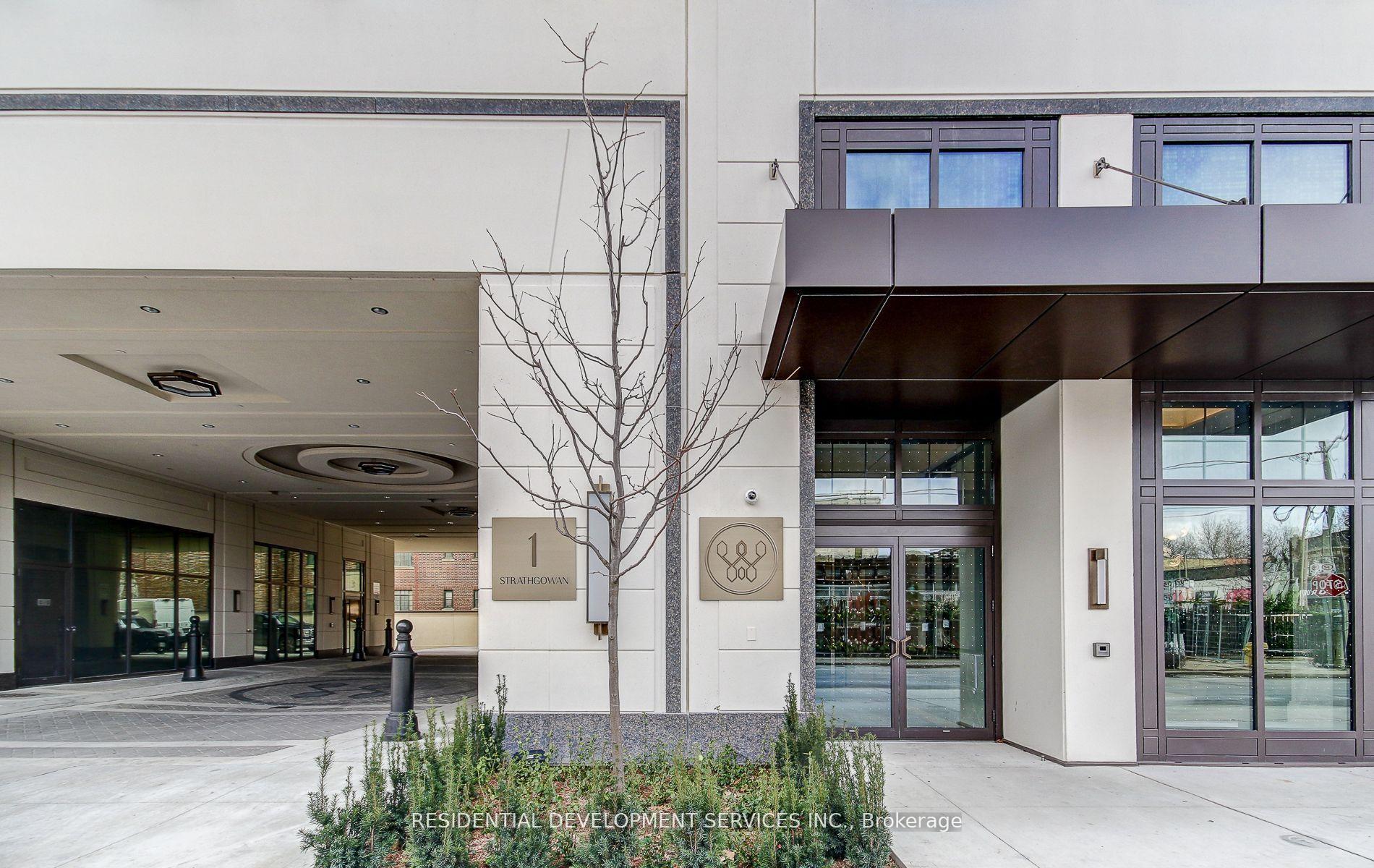 3 Bedrooms Condo at 1 Strathgowan,  Toronto For sale