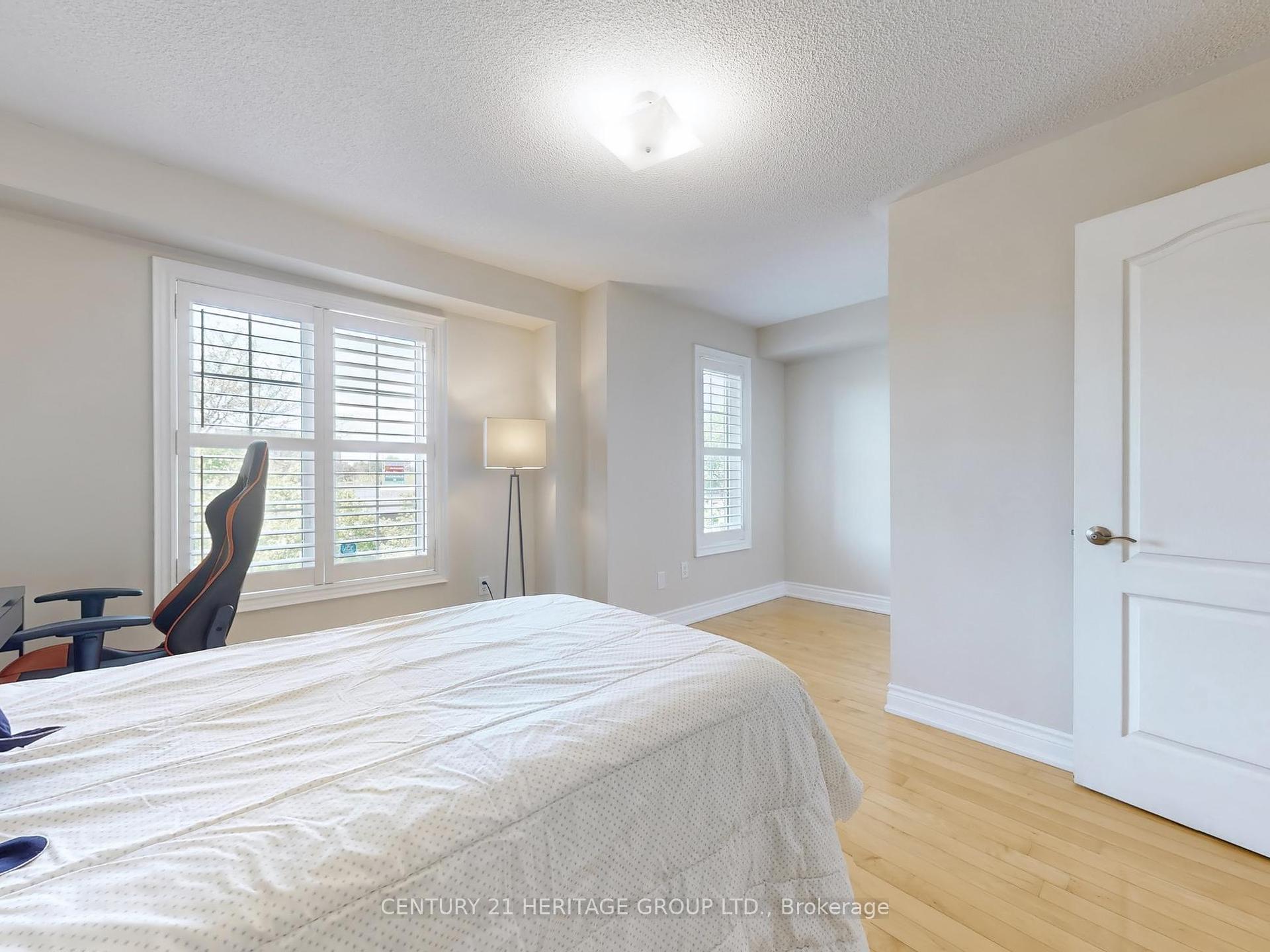 4 Bedrooms Condo at 127 Mill, Toronto For sale