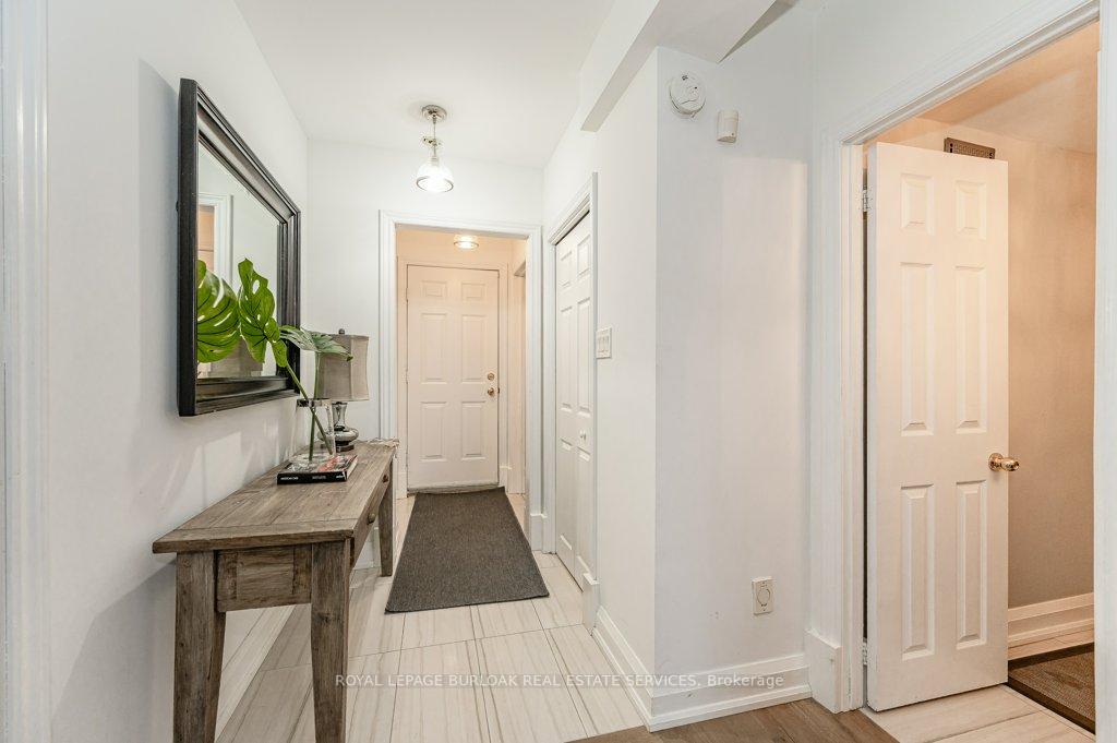 2 Bedrooms Condo at 1061 North Shore, Burlington For sale
