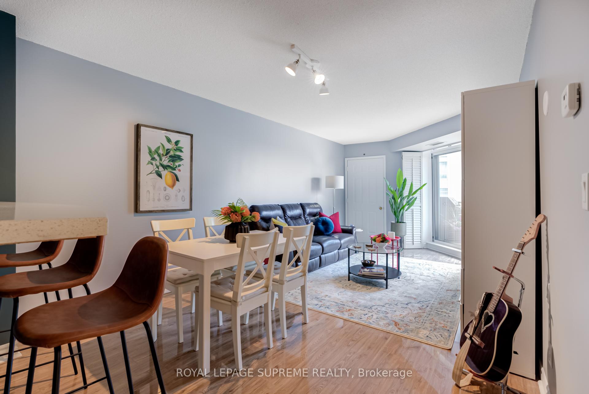 2 Bedrooms Condo at 190 Manitoba, Toronto For sale