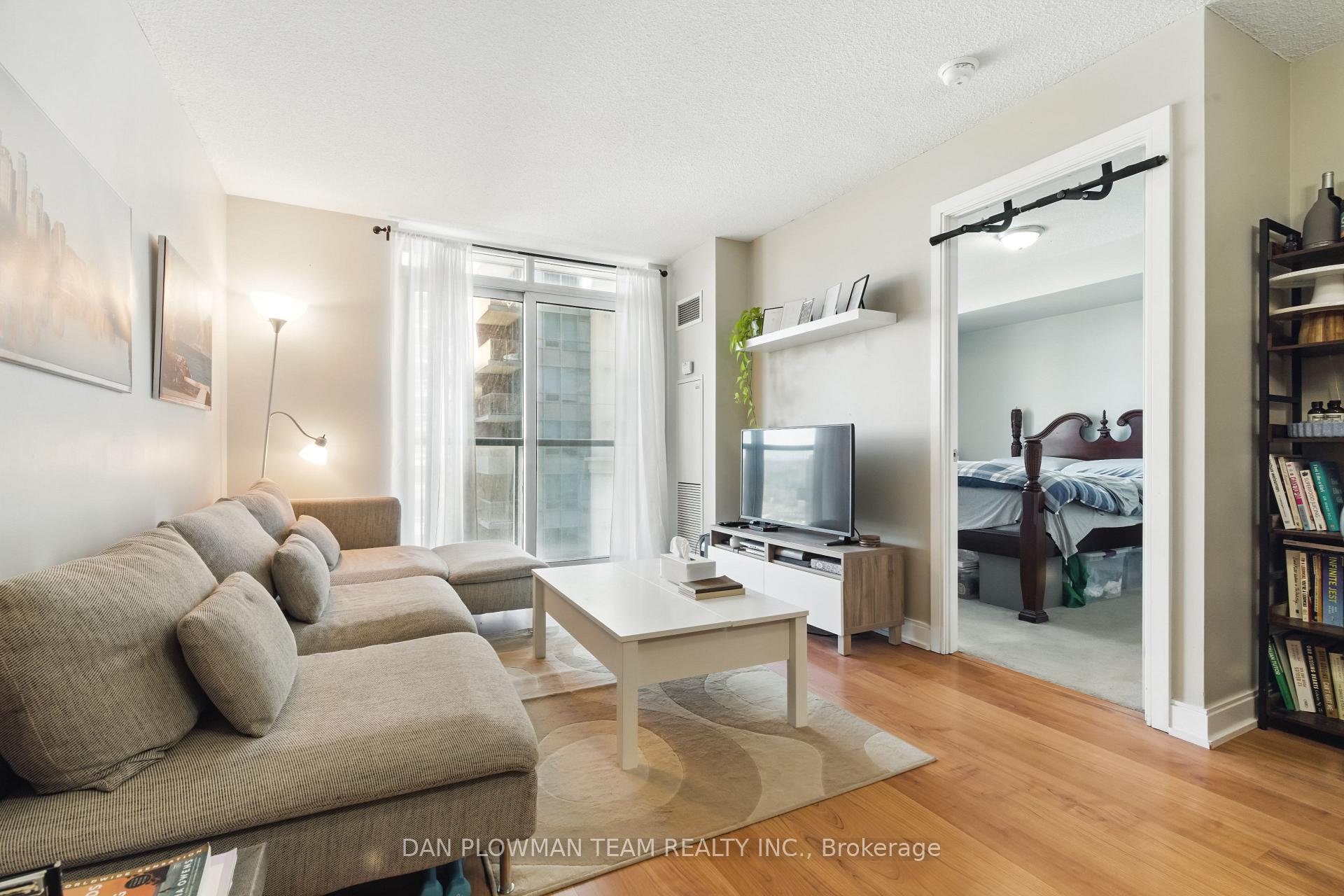 1 Bedroom Condo at 35 Viking, Toronto For sale
