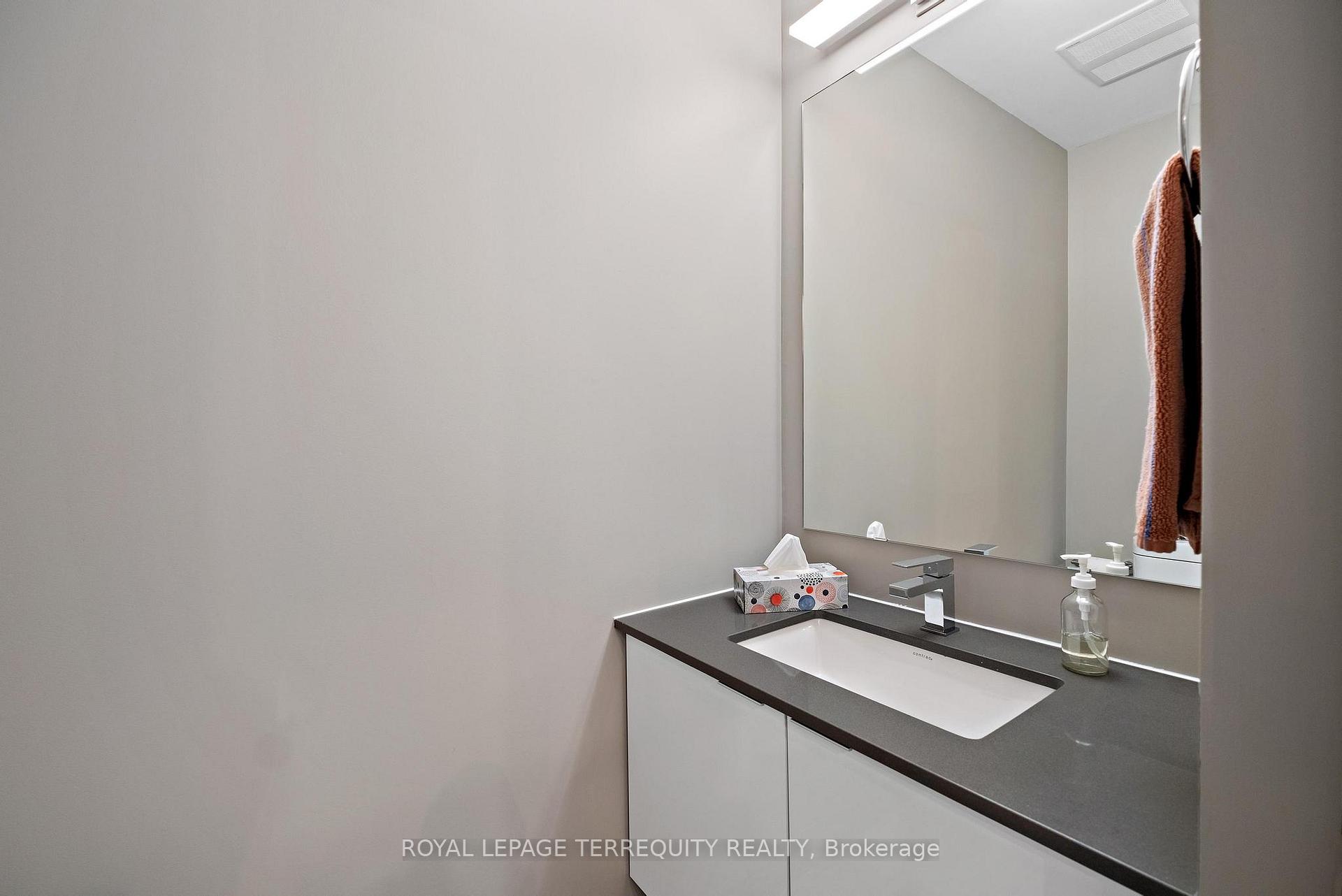 3 Bedrooms Condo at 38 Howard Park,  Toronto For sale