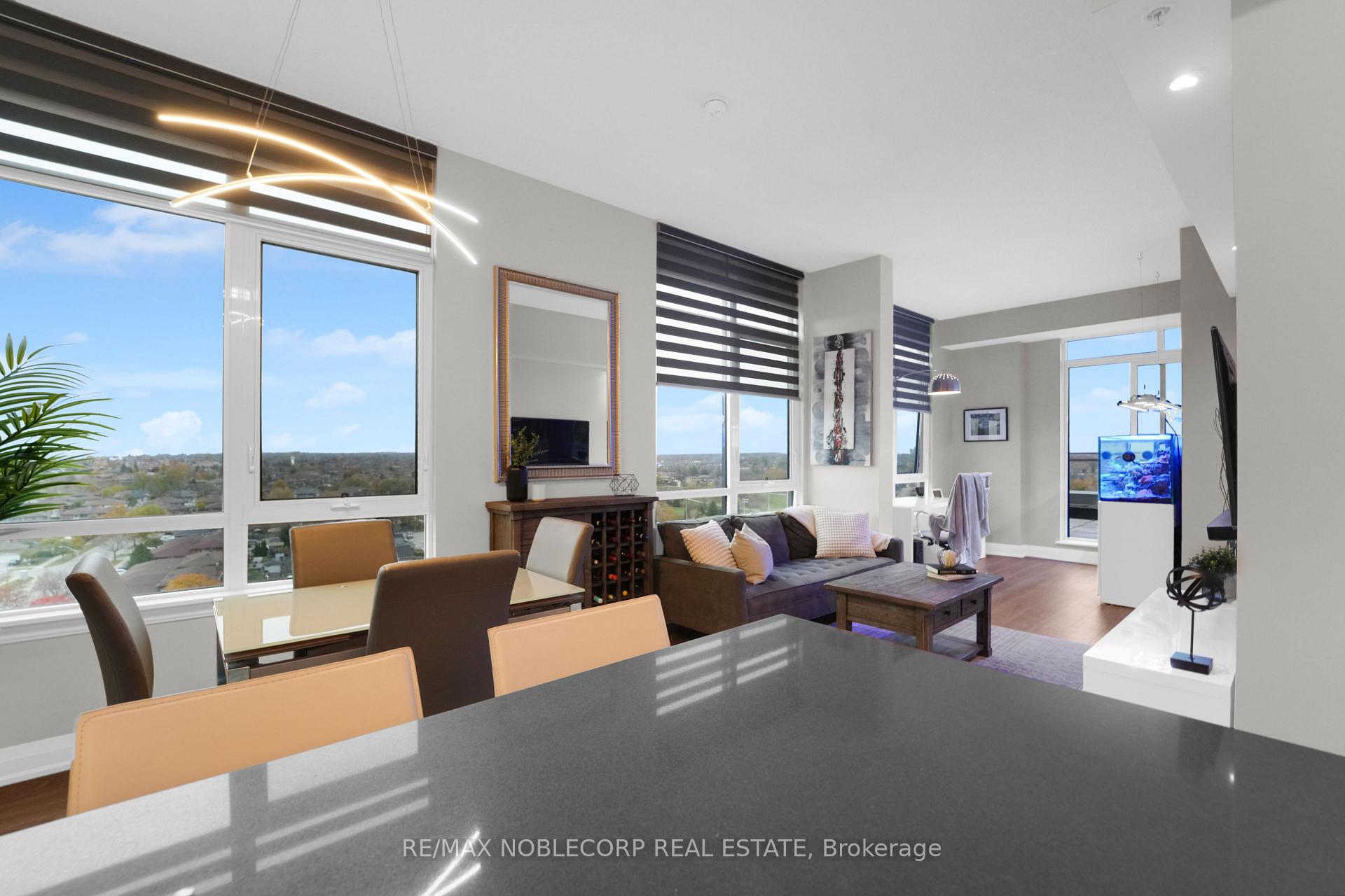 2 Bedrooms Condo at 12 Woodstream, Vaughan For sale