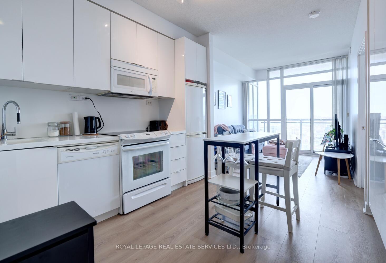 1 Bedroom Condo at 15 Iceboat,  Toronto For sale