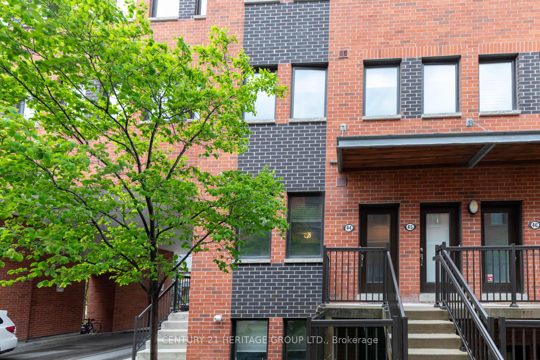 2 Bedrooms Condo at 68 Winston Park, Toronto For sale