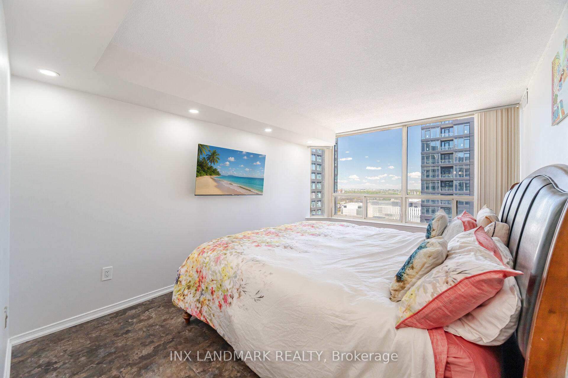 3 Bedrooms Condo at 330 Rathburn, Mississauga For sale
