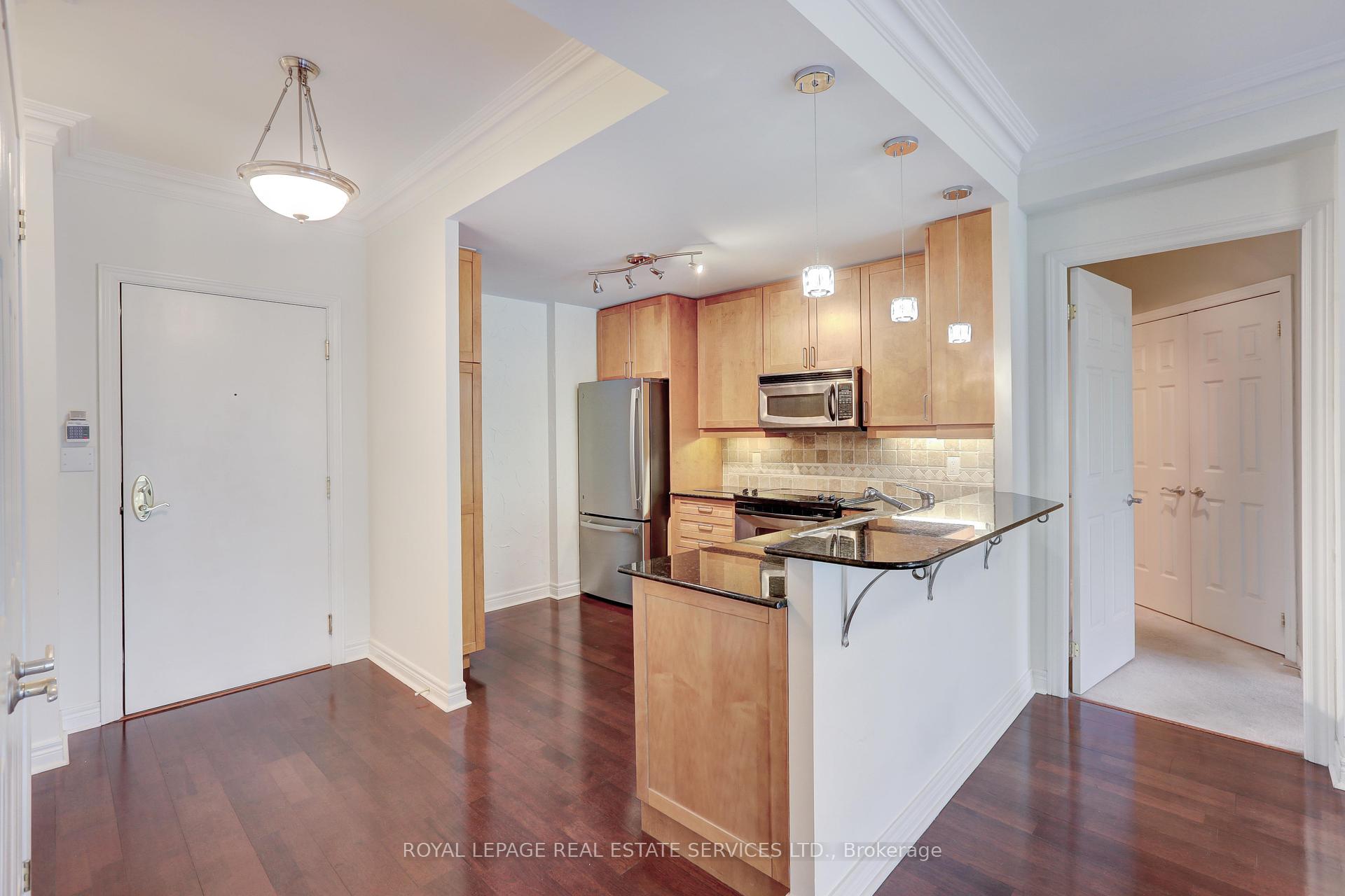 3 Bedrooms Condo at 3085 Bloor, Toronto For sale