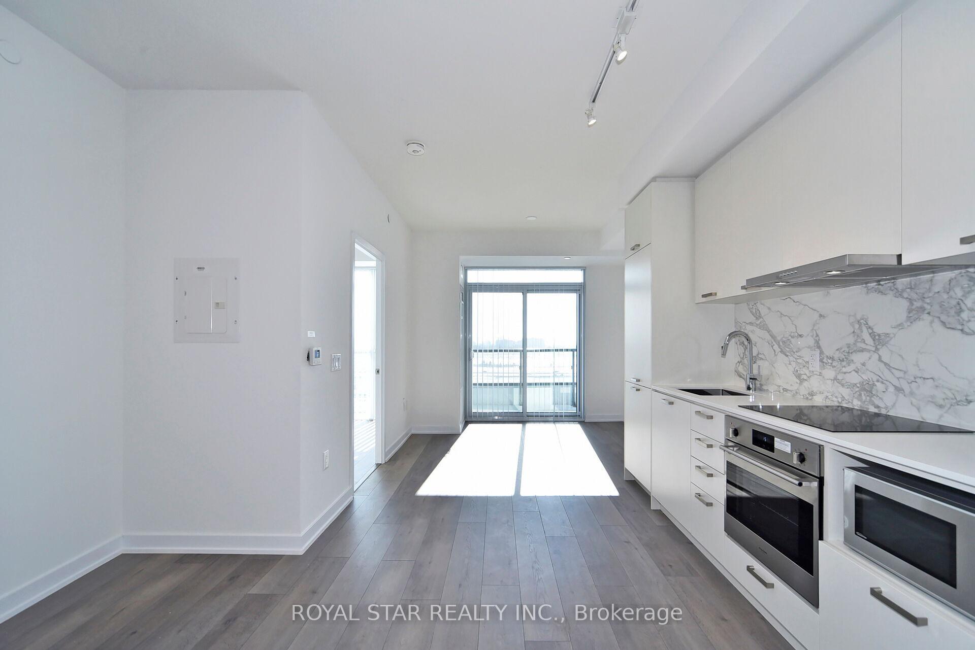 2 Bedrooms Condo at 10 Honeycrisp, Vaughan For sale