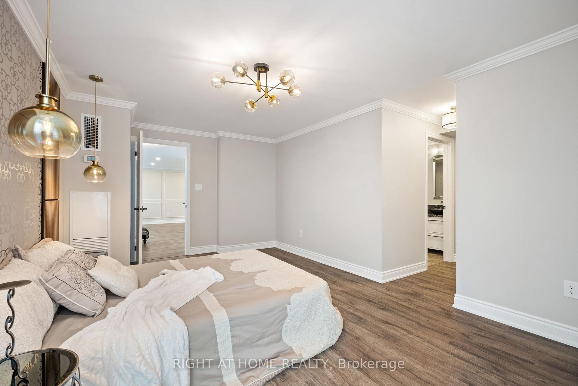 4 Bedrooms Condo at 3303 Don Mills,  Toronto For sale