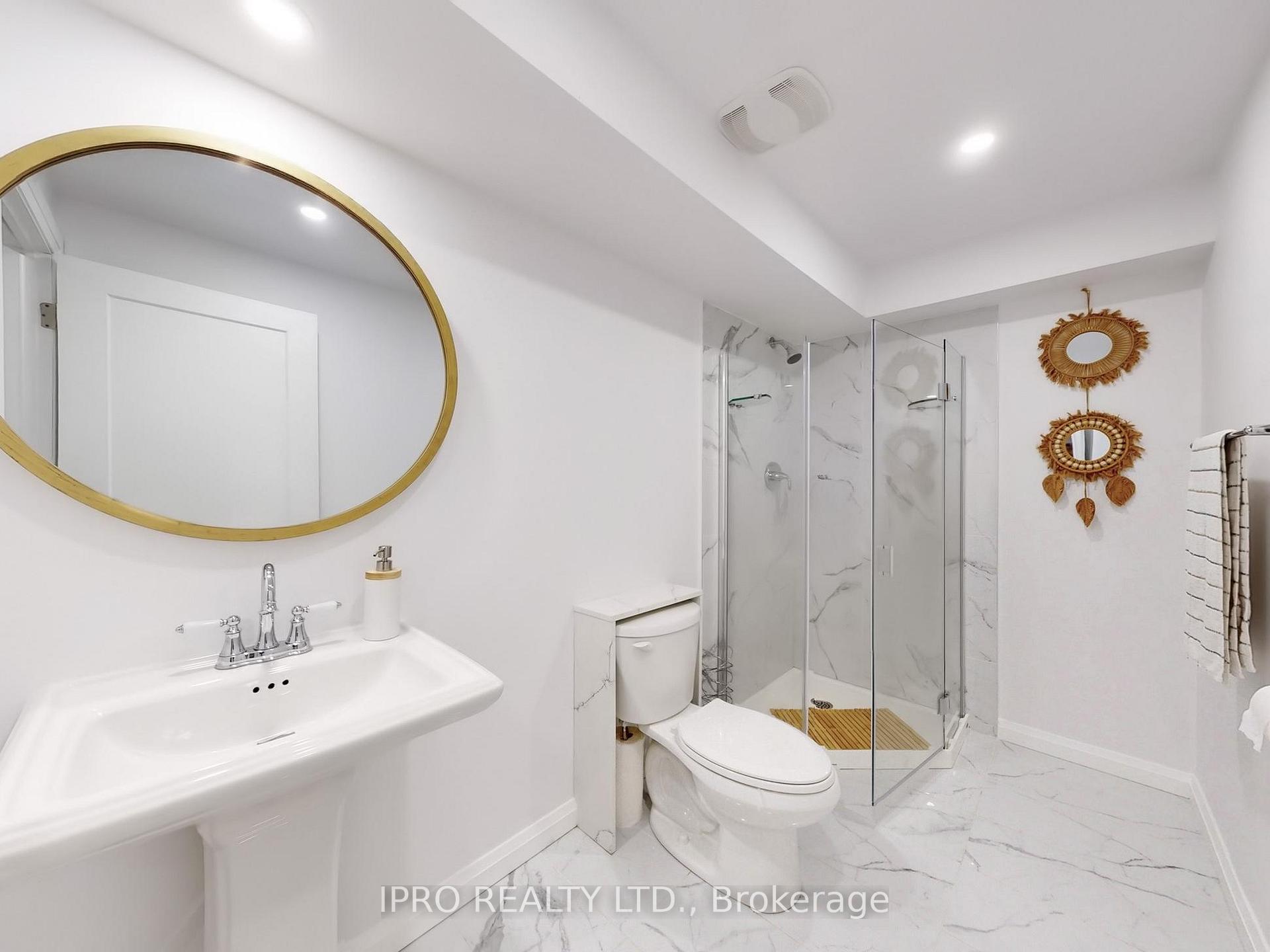 3 Bedrooms Condo at 35 Midhurst, Hamilton For sale