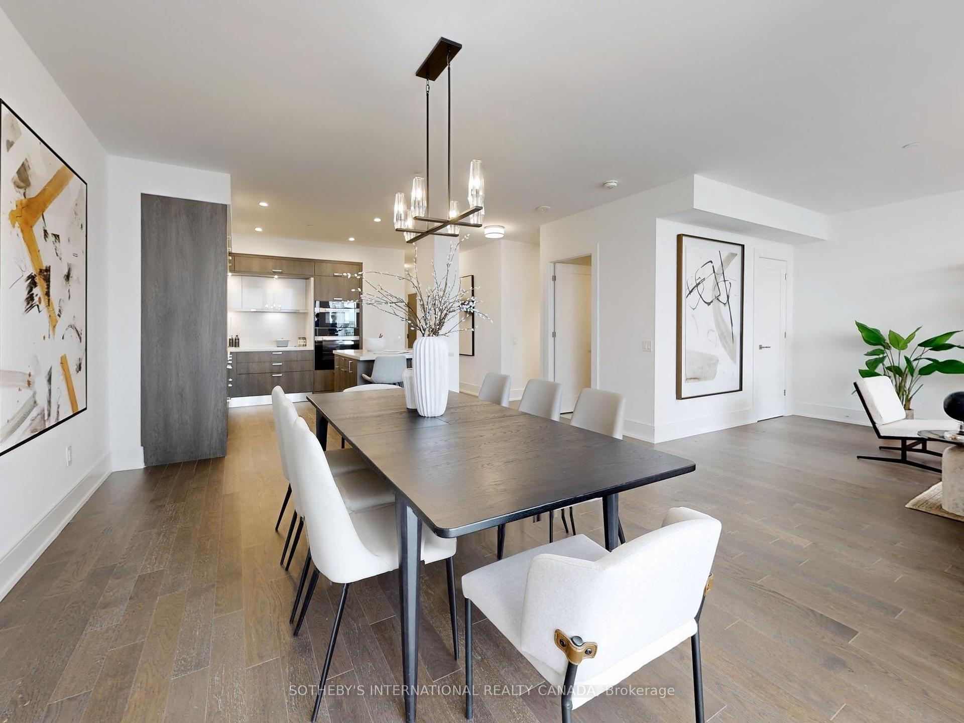 3 Bedrooms Condo at 30 Inn On the Park, Toronto For sale