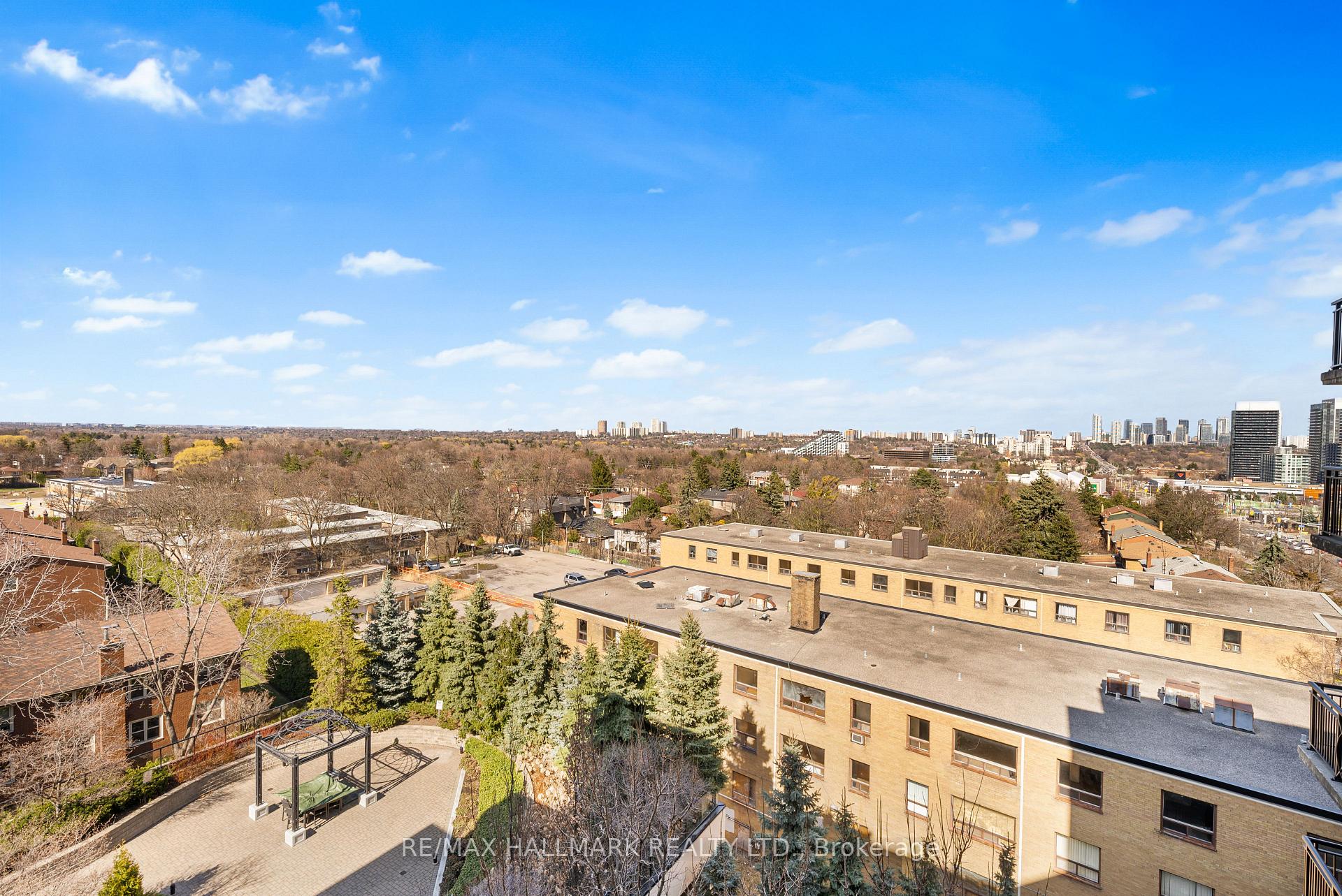 2 Bedrooms Condo at 676 Sheppard, Toronto For sale