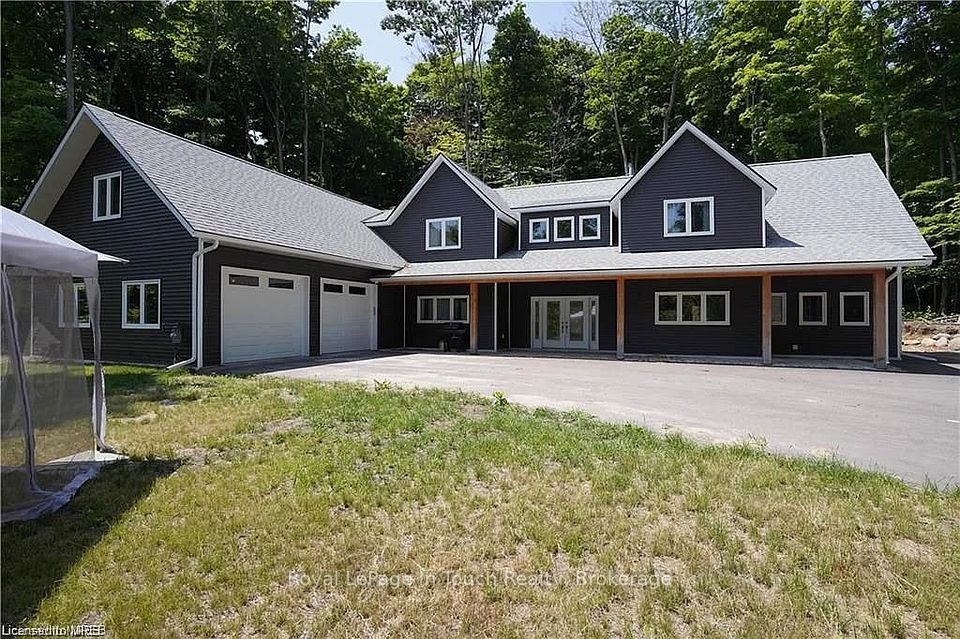 30 Blue Jay Court