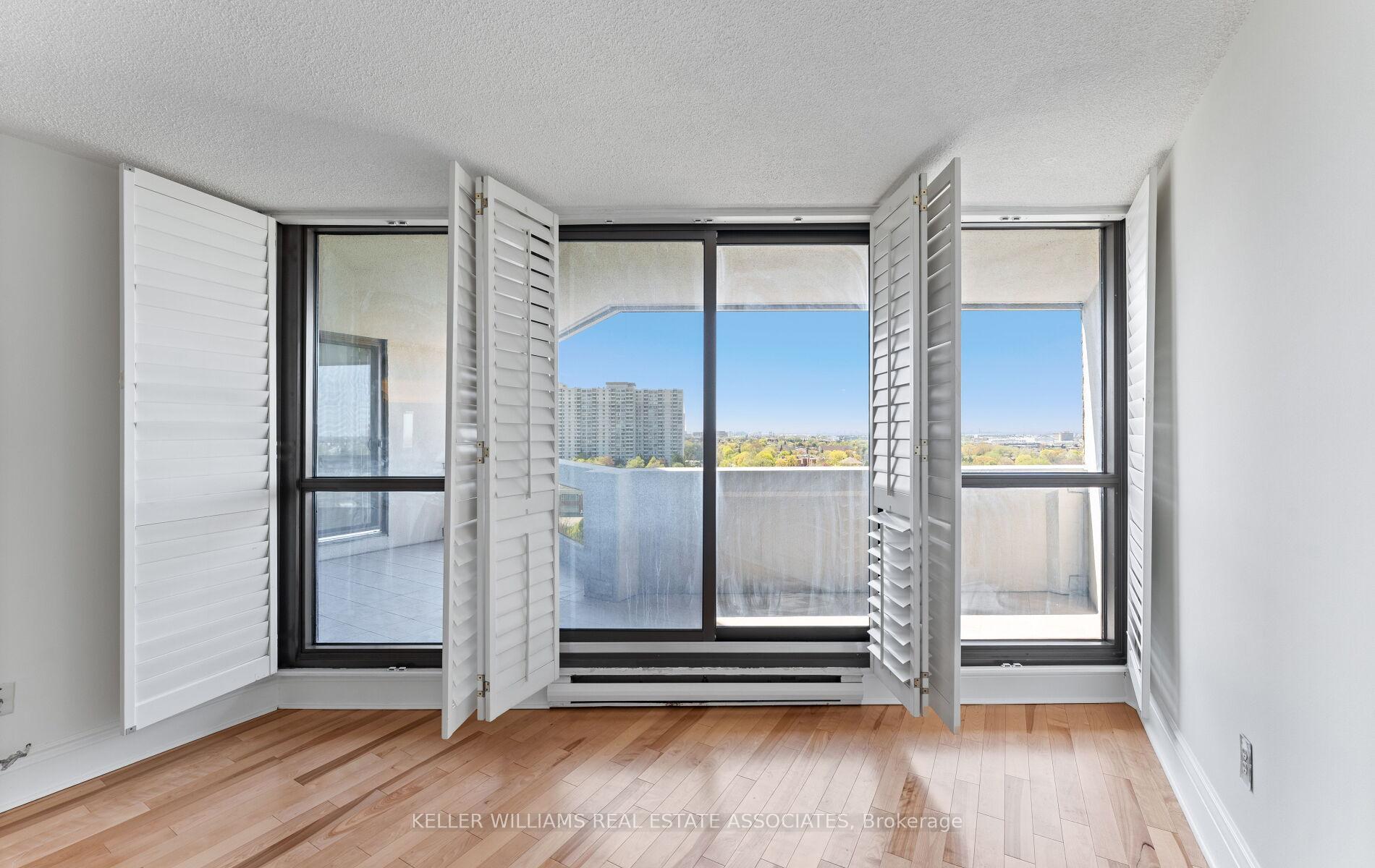 3 Bedrooms Condo at 2010 Islington, Toronto For sale