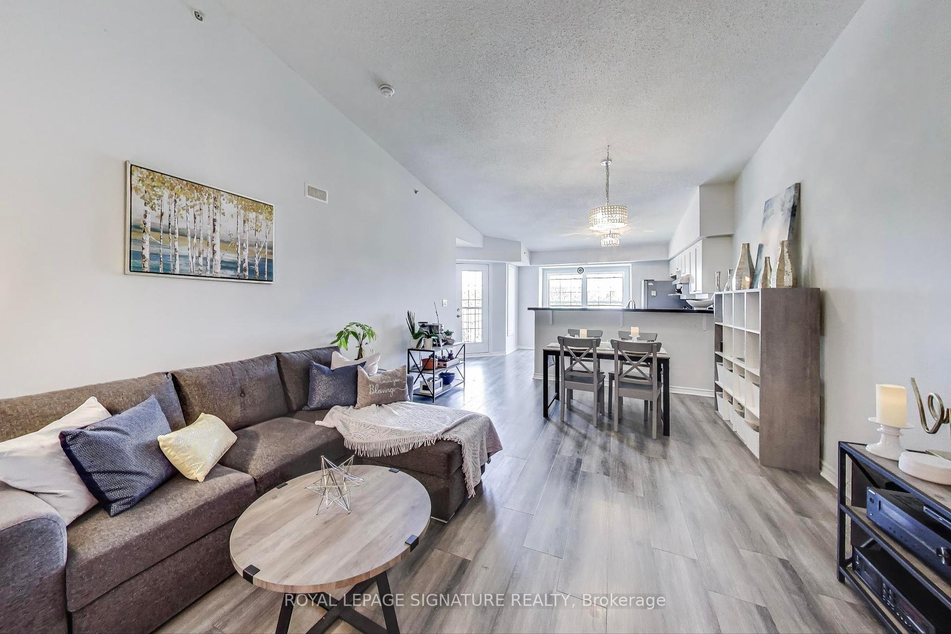 3 Bedrooms Condo at 1460 Bishops, Oakville For sale
