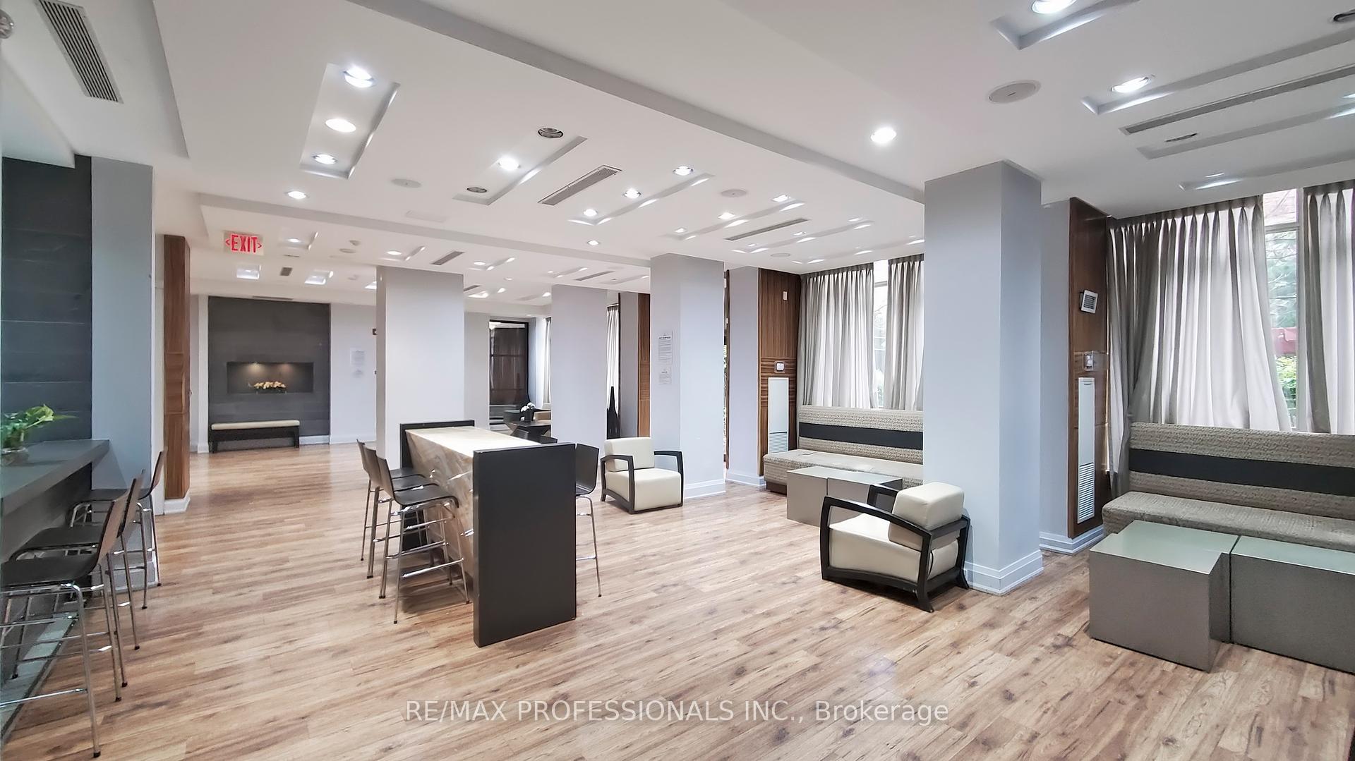 2 Bedrooms Co-op at 310 Burnhamthorpe, Mississauga For sale
