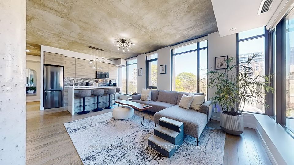 111 Bathurst