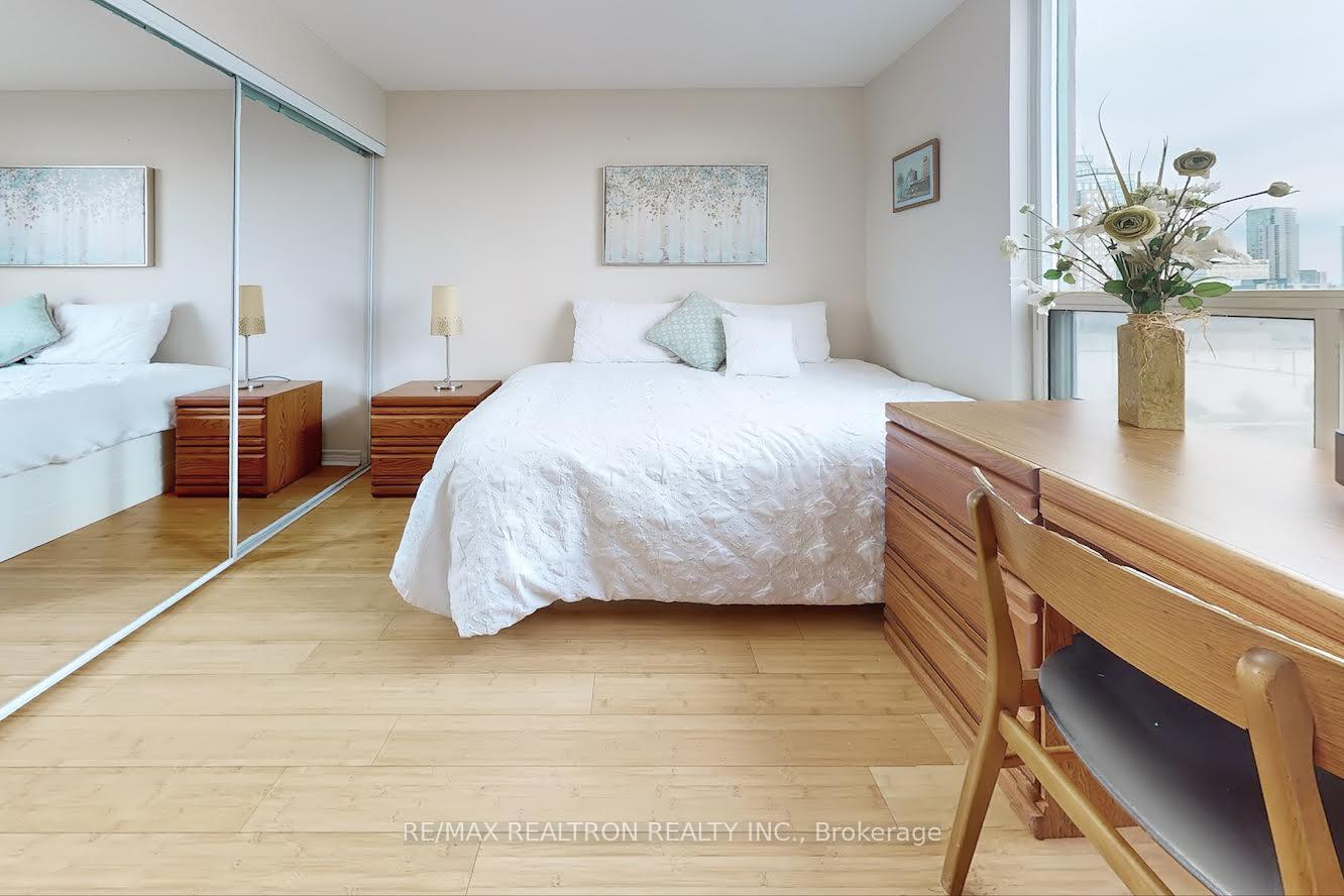 3 Bedrooms Condo at 68 Corporate, Toronto For sale