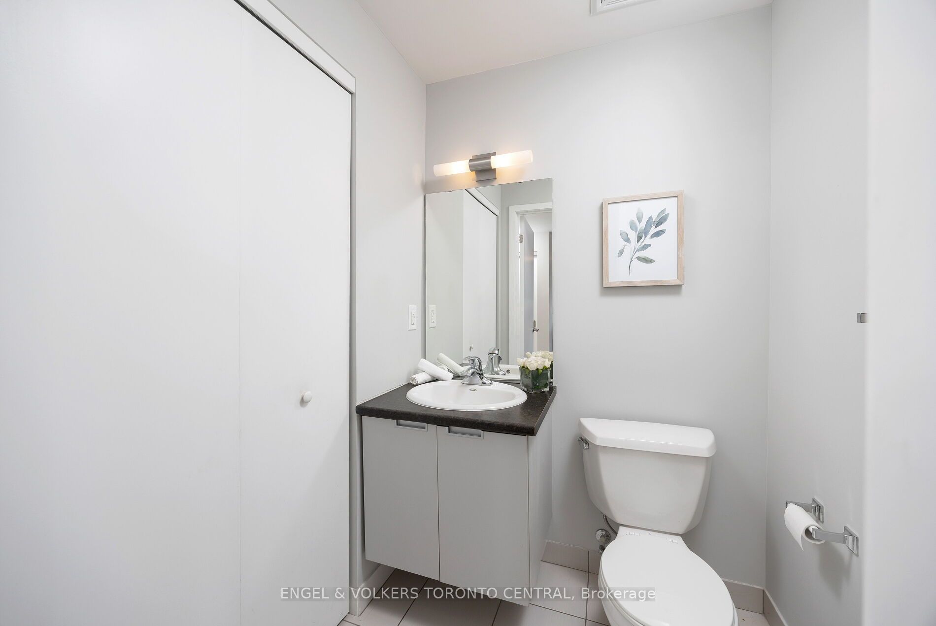 400 Wellington Street W, #1001