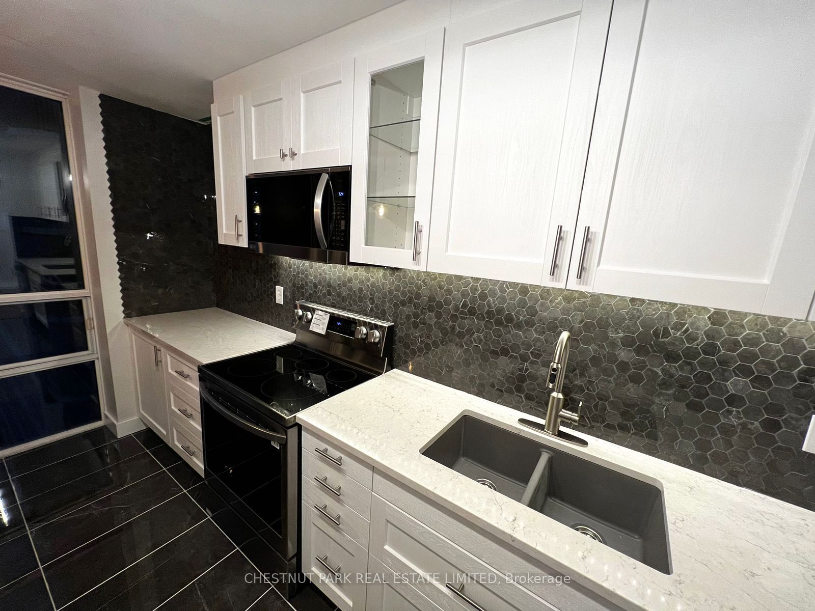 43 Eglinton Avenue E #909, Toronto C03 Yonge-Eglinton