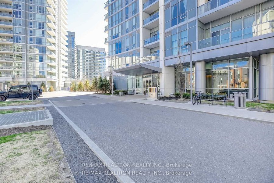 #908 - 66 Forest Manor Road, Toronto, ON M2J 1M6