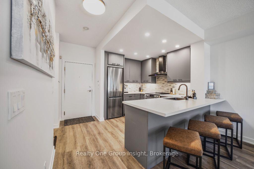 1 Bedroom Condo at 551 Maple,  Burlington For sale